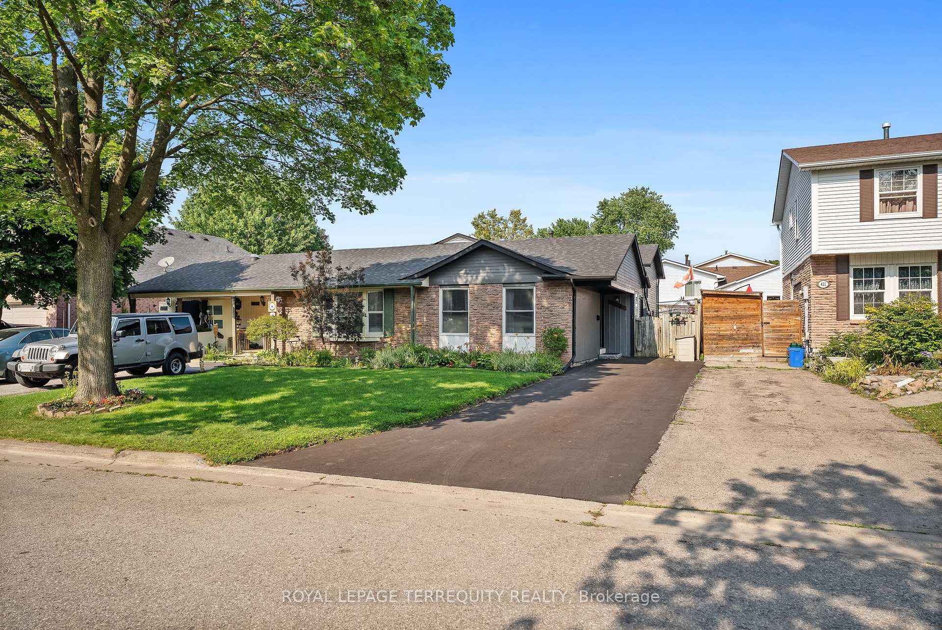 









425


Lesabre

Street,
Oshawa,




ON
L1K 1E3

