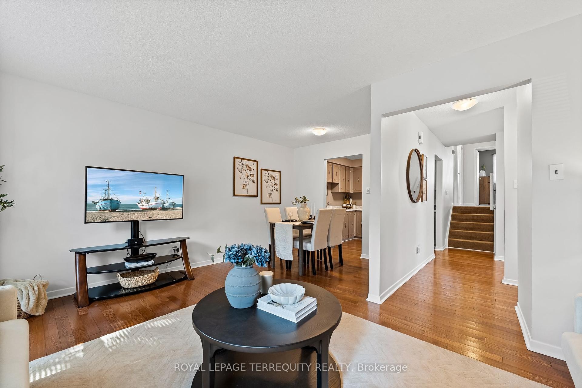 









425


Lesabre

Street,
Oshawa,




ON
L1K 1E3

