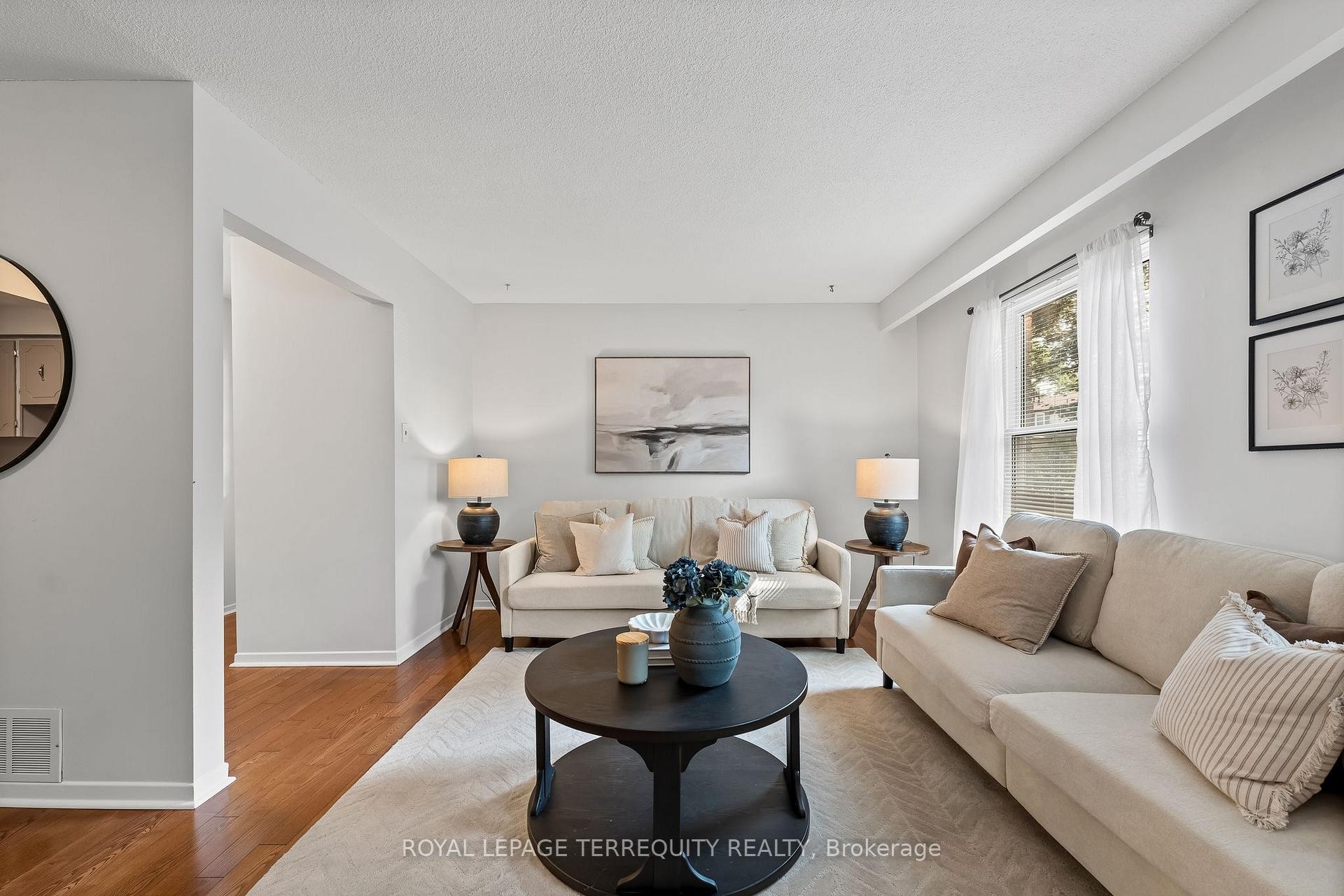 









425


Lesabre

Street,
Oshawa,




ON
L1K 1E3

