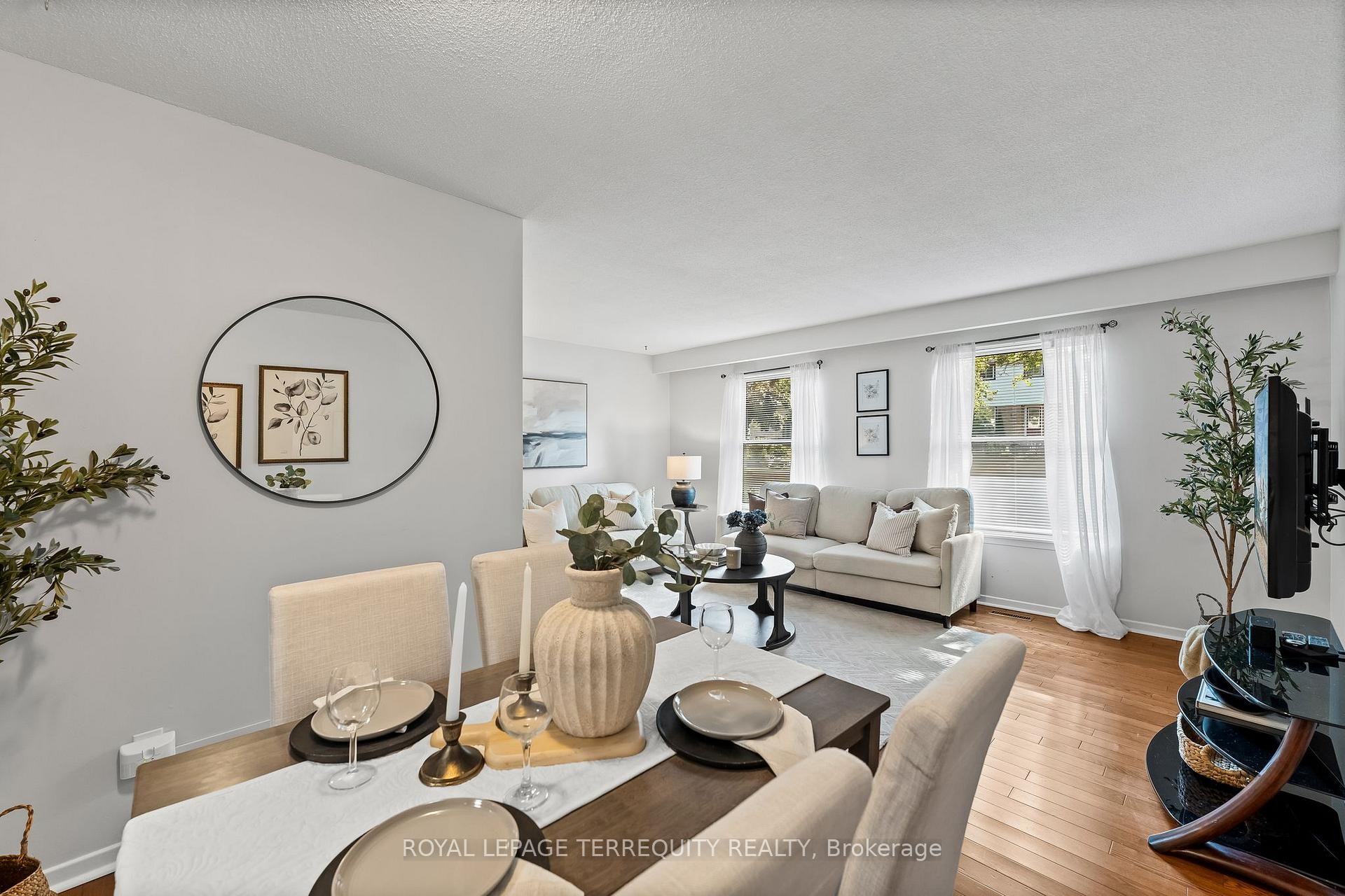 









425


Lesabre

Street,
Oshawa,




ON
L1K 1E3

