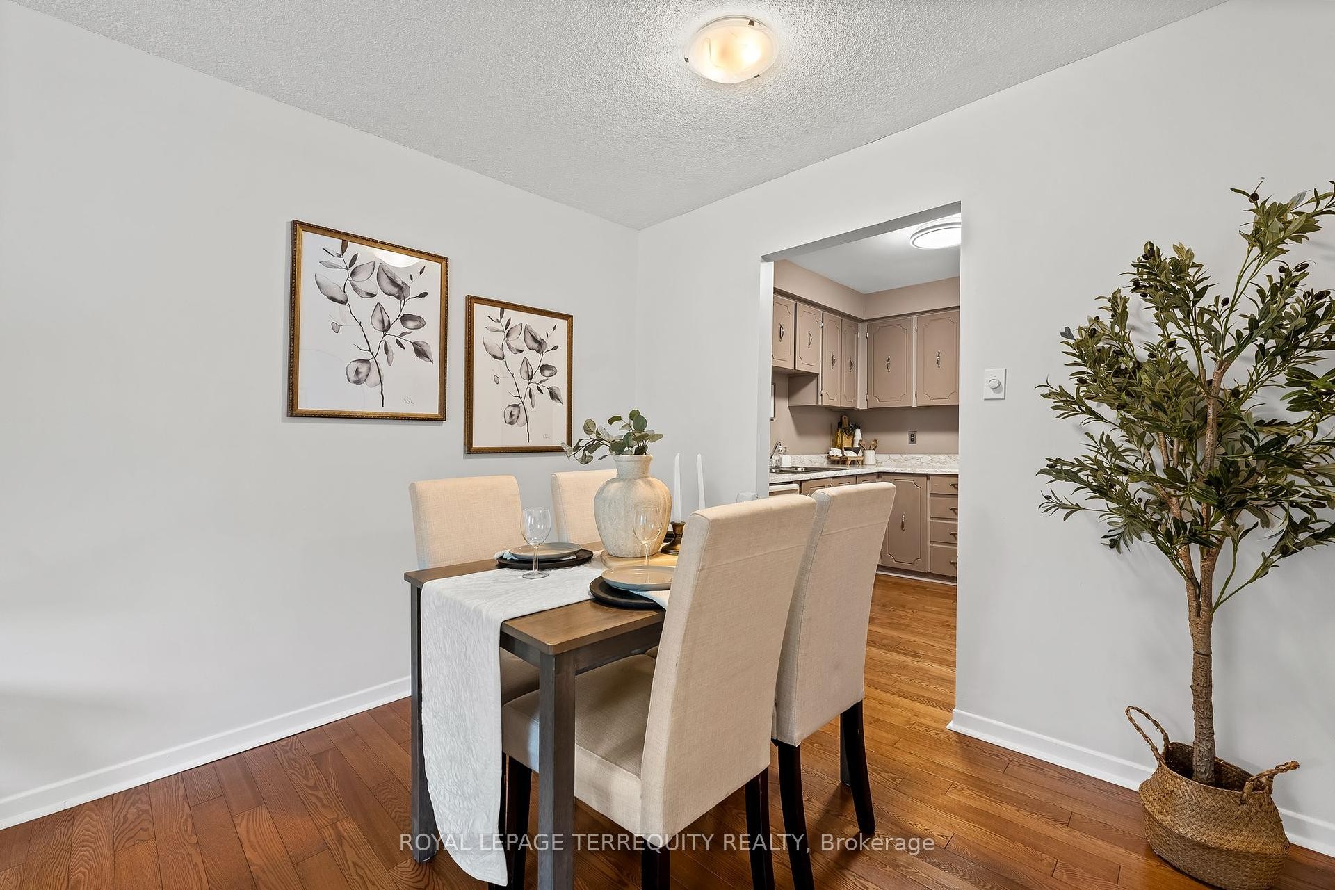 









425


Lesabre

Street,
Oshawa,




ON
L1K 1E3

