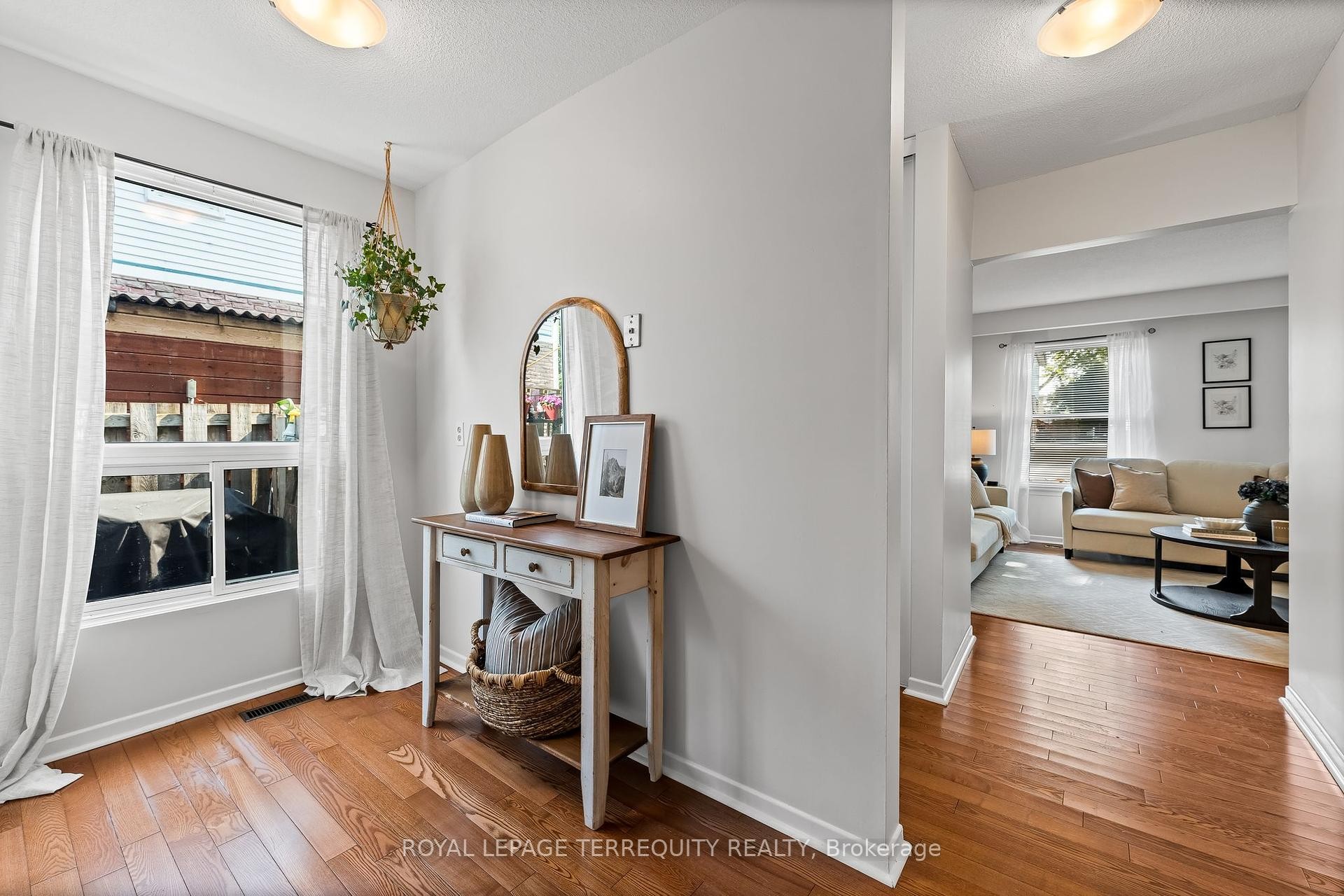 









425


Lesabre

Street,
Oshawa,




ON
L1K 1E3

