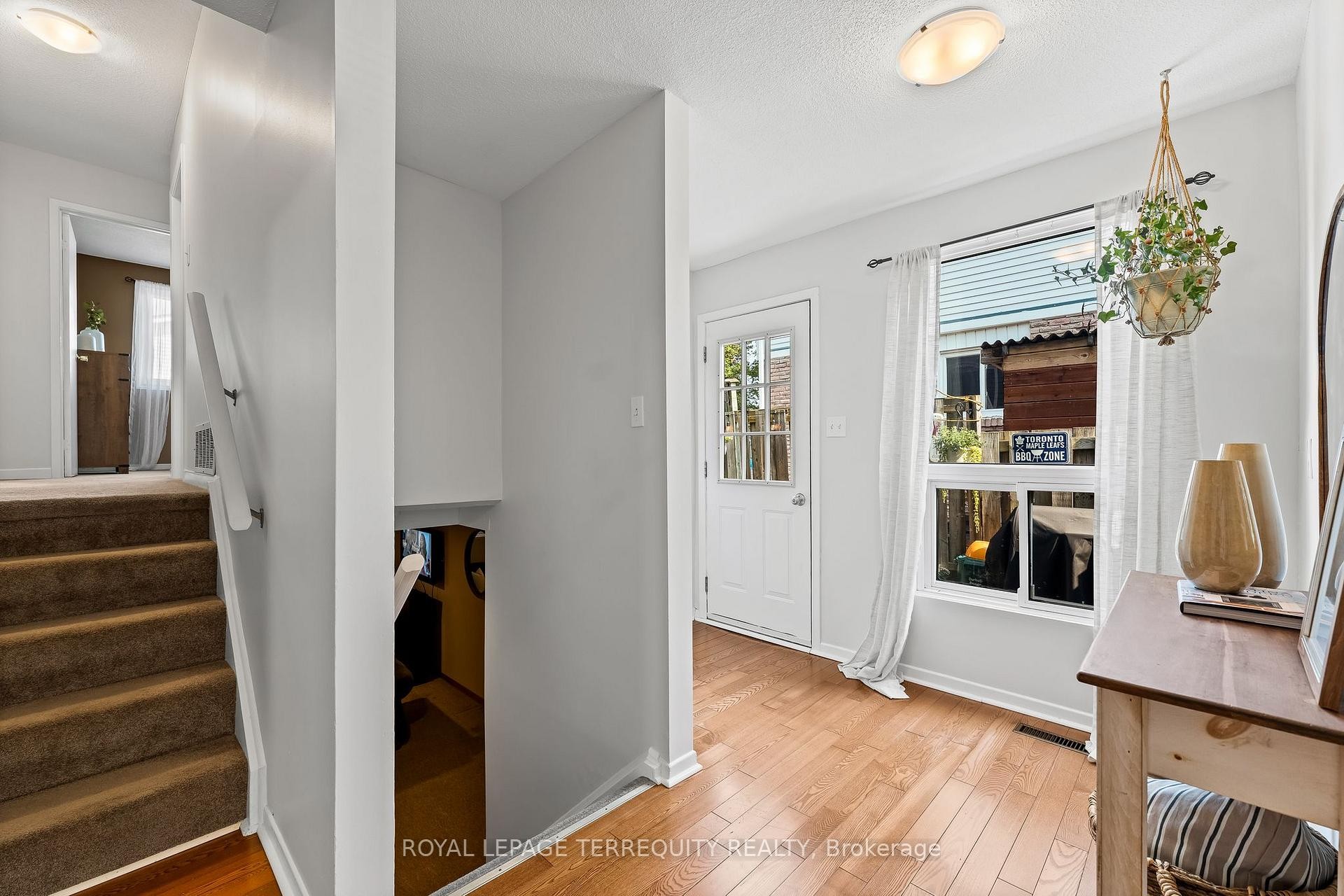 









425


Lesabre

Street,
Oshawa,




ON
L1K 1E3

