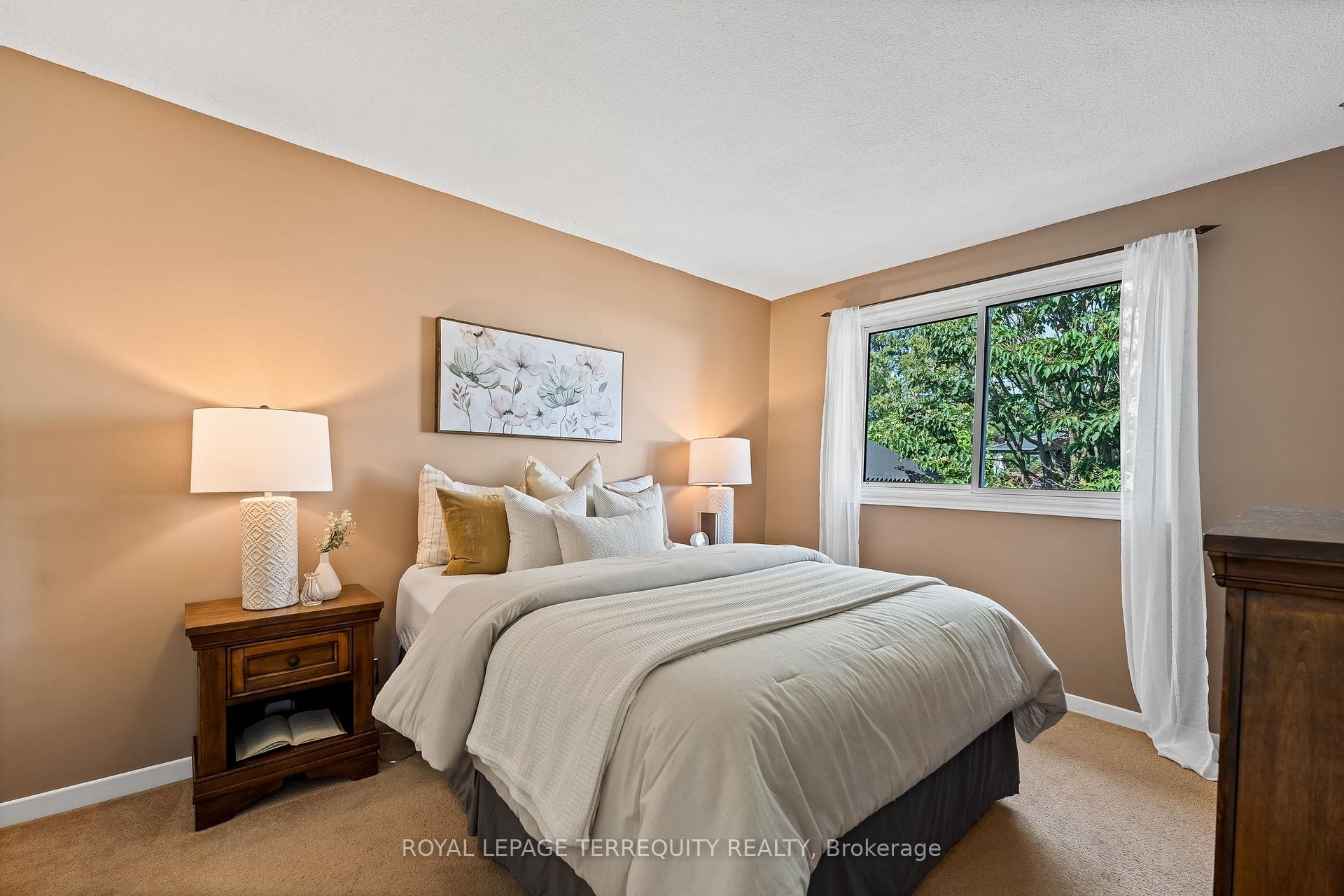 









425


Lesabre

Street,
Oshawa,




ON
L1K 1E3

