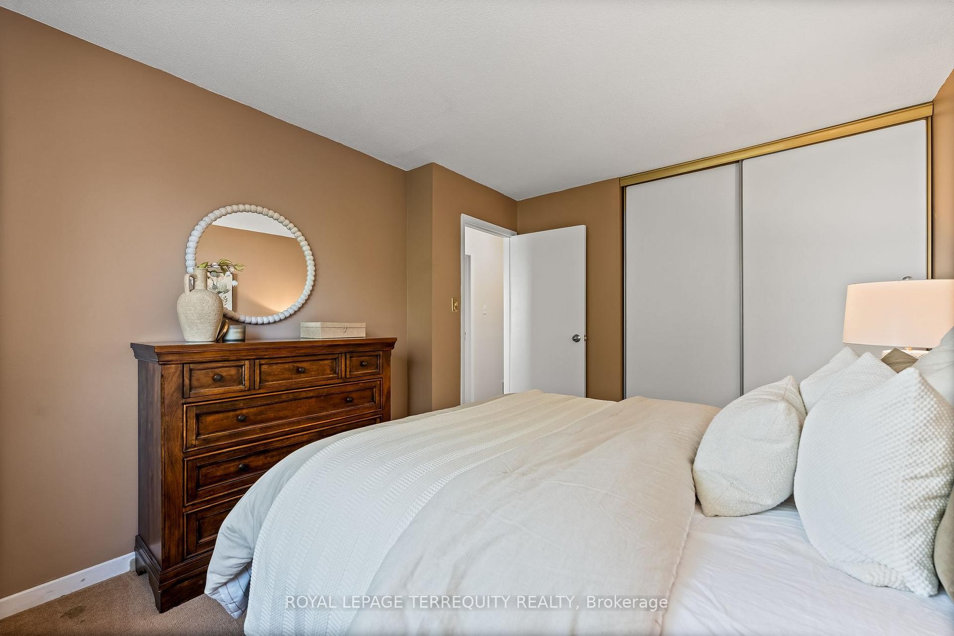 









425


Lesabre

Street,
Oshawa,




ON
L1K 1E3

