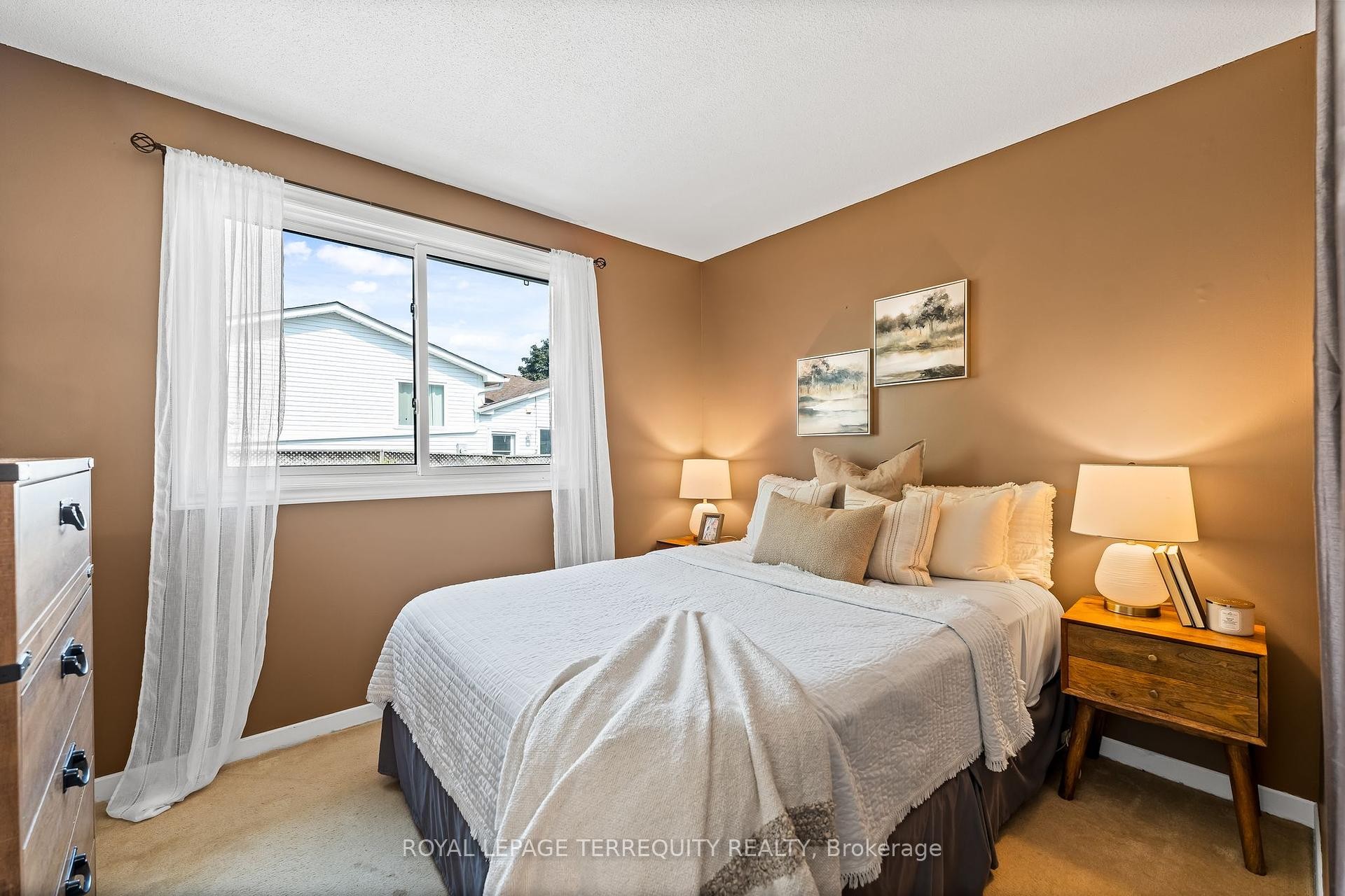 









425


Lesabre

Street,
Oshawa,




ON
L1K 1E3

