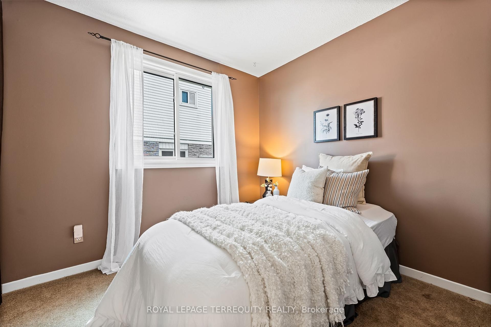 









425


Lesabre

Street,
Oshawa,




ON
L1K 1E3

