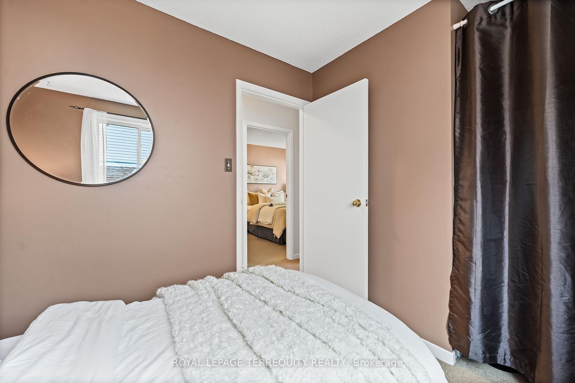 









425


Lesabre

Street,
Oshawa,




ON
L1K 1E3

