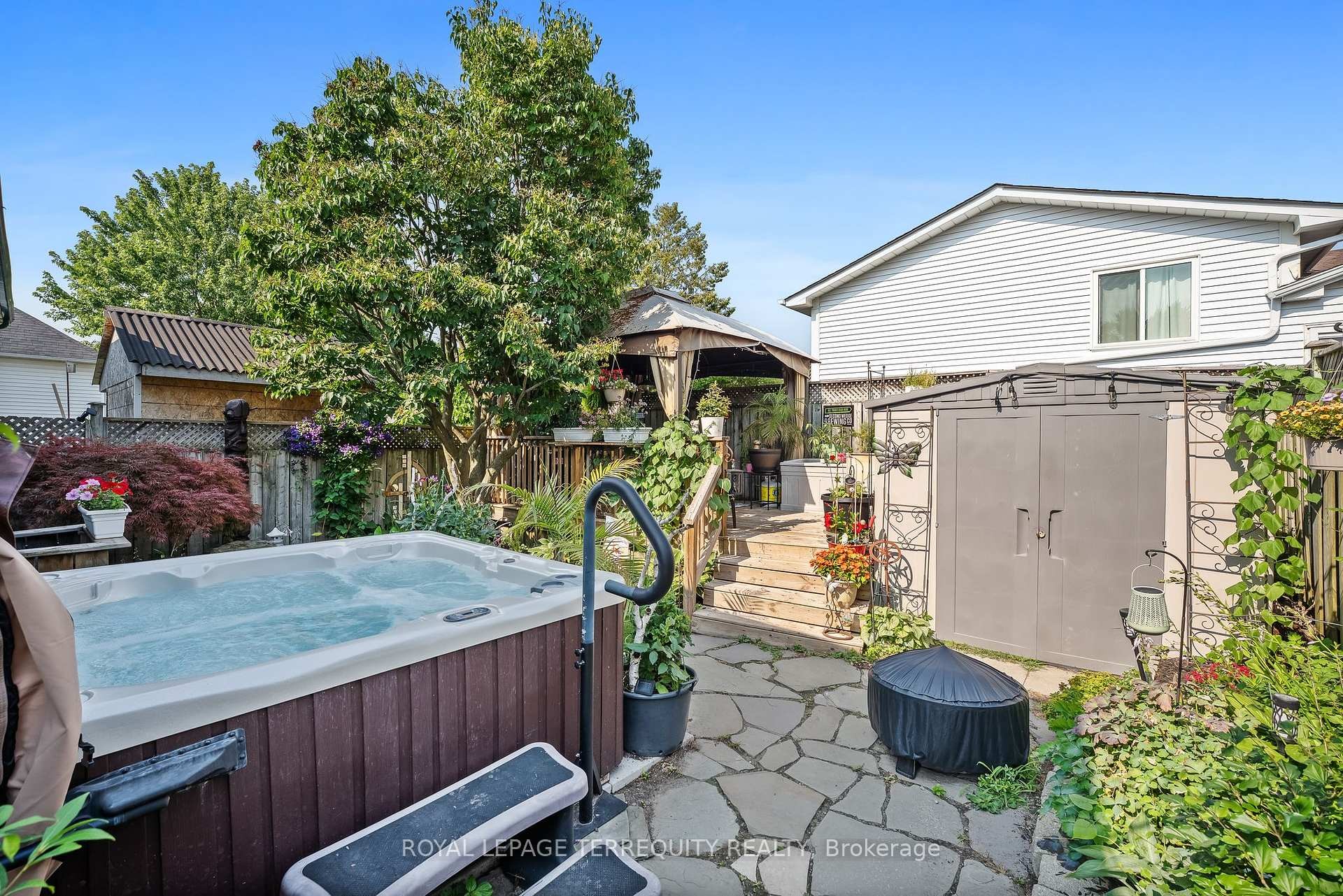 









425


Lesabre

Street,
Oshawa,




ON
L1K 1E3

