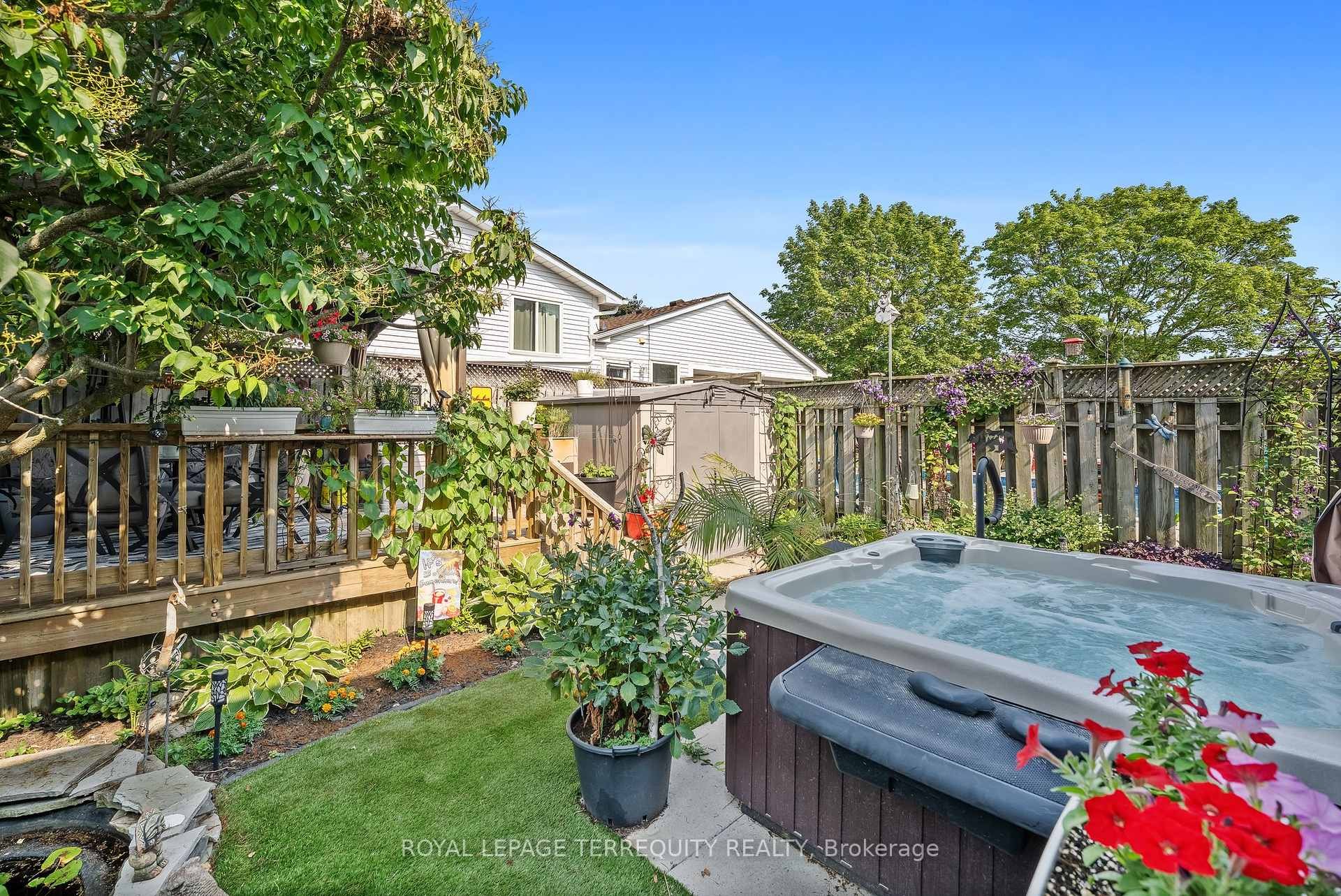 









425


Lesabre

Street,
Oshawa,




ON
L1K 1E3

