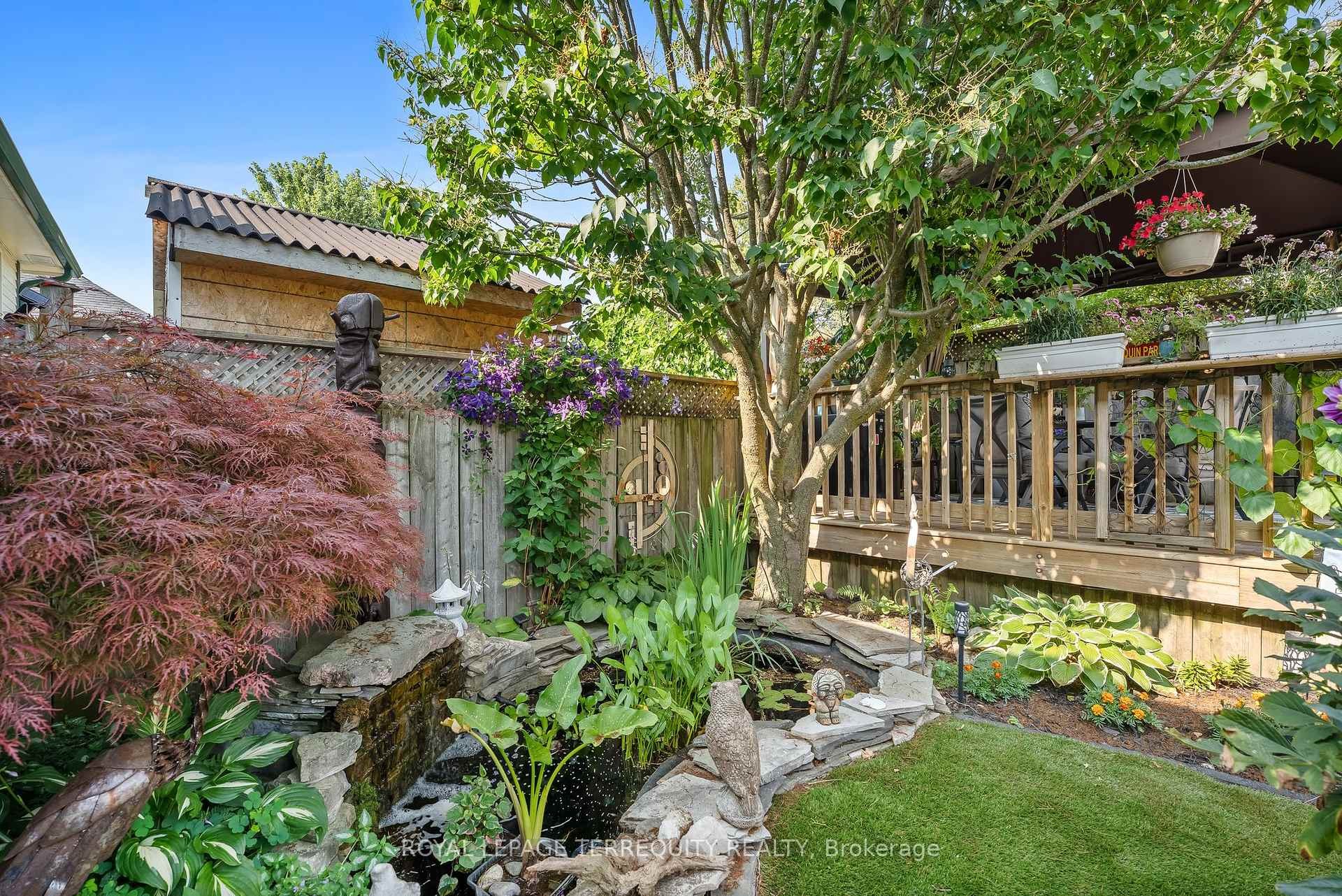 









425


Lesabre

Street,
Oshawa,




ON
L1K 1E3

