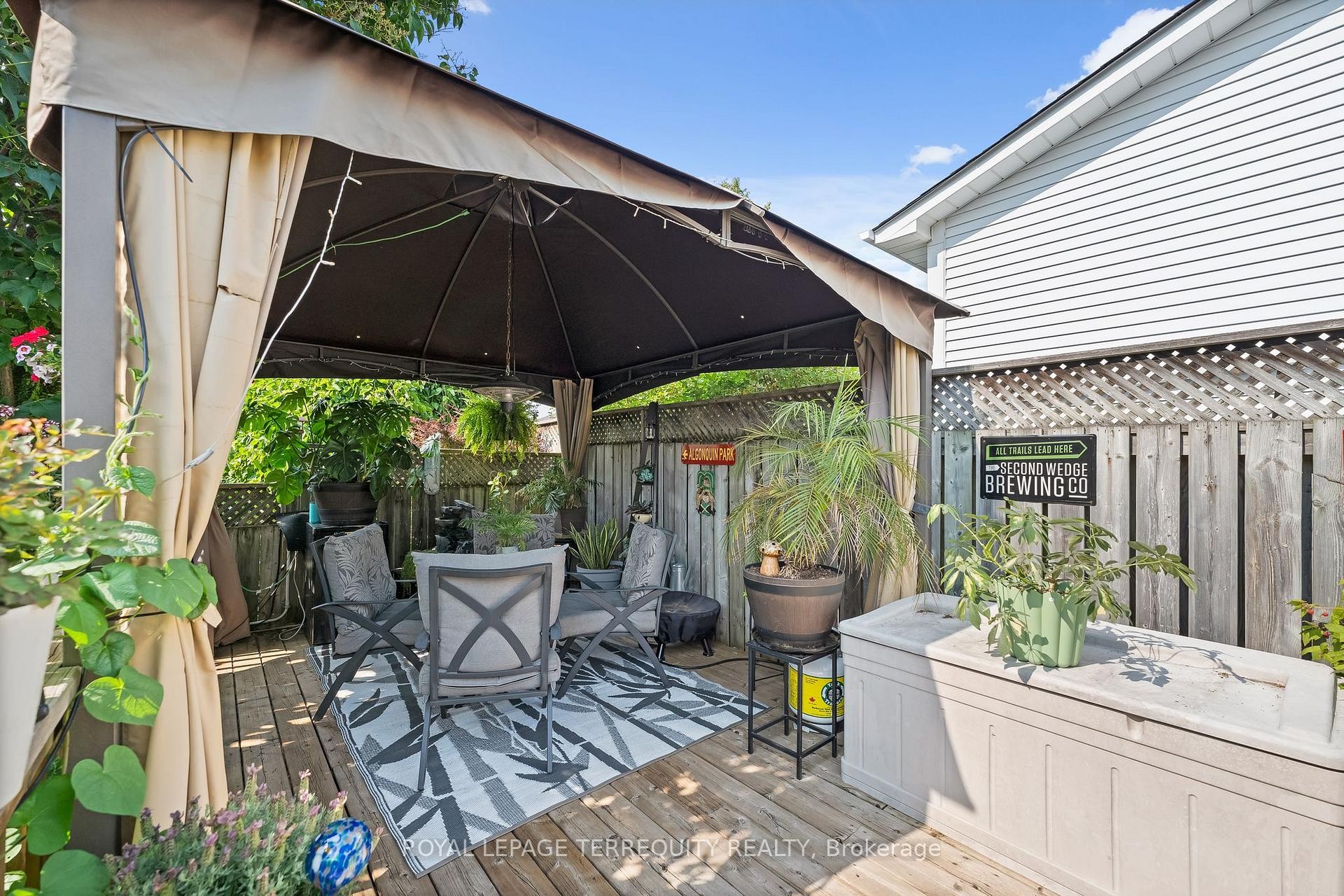 









425


Lesabre

Street,
Oshawa,




ON
L1K 1E3

