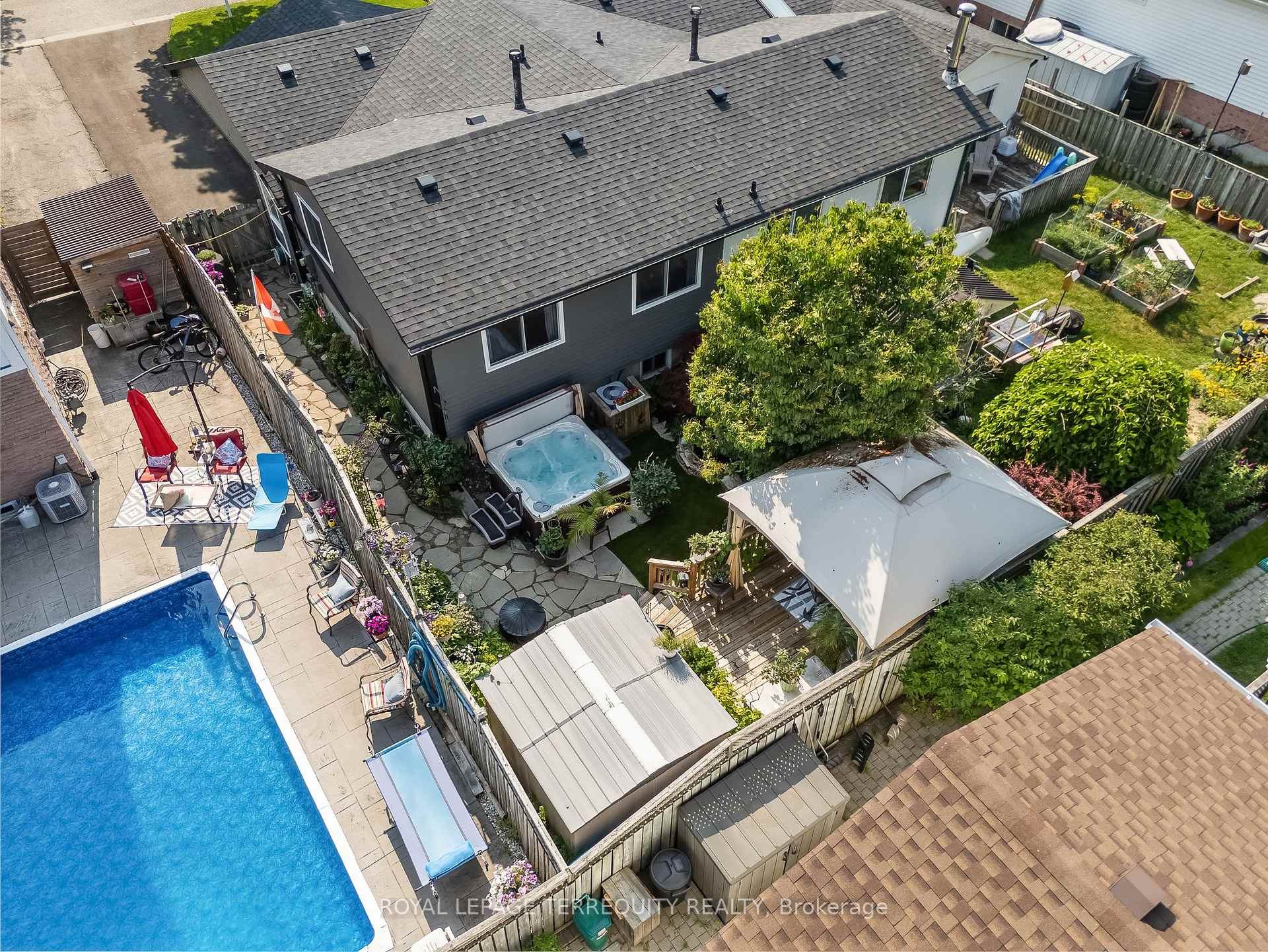 









425


Lesabre

Street,
Oshawa,




ON
L1K 1E3

