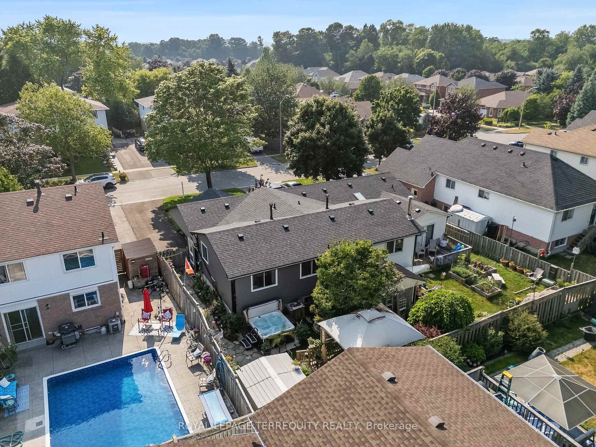 









425


Lesabre

Street,
Oshawa,




ON
L1K 1E3

