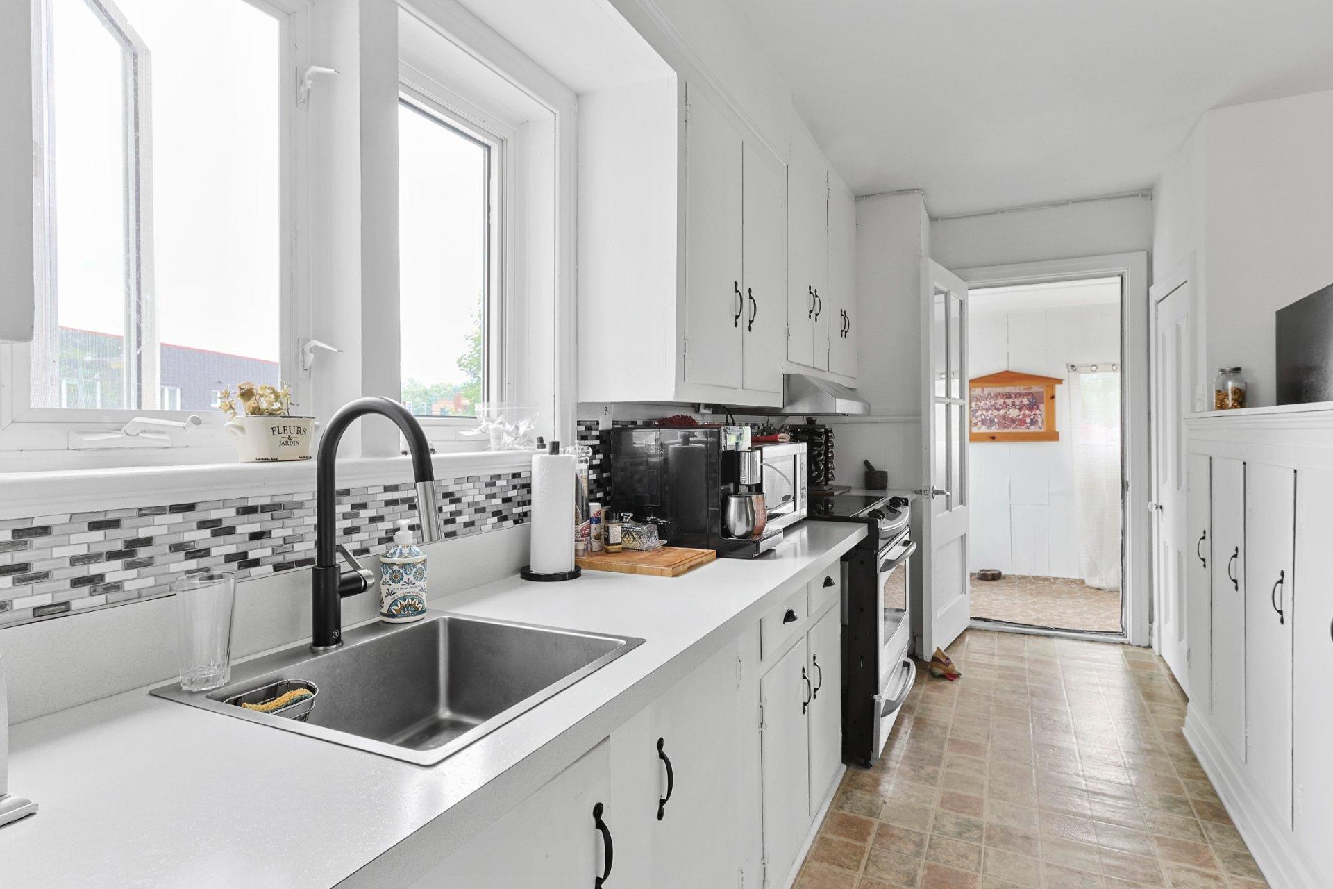 









64A


Rue St-Laurent

,
Beauharnois,




QC
J6N1V5

