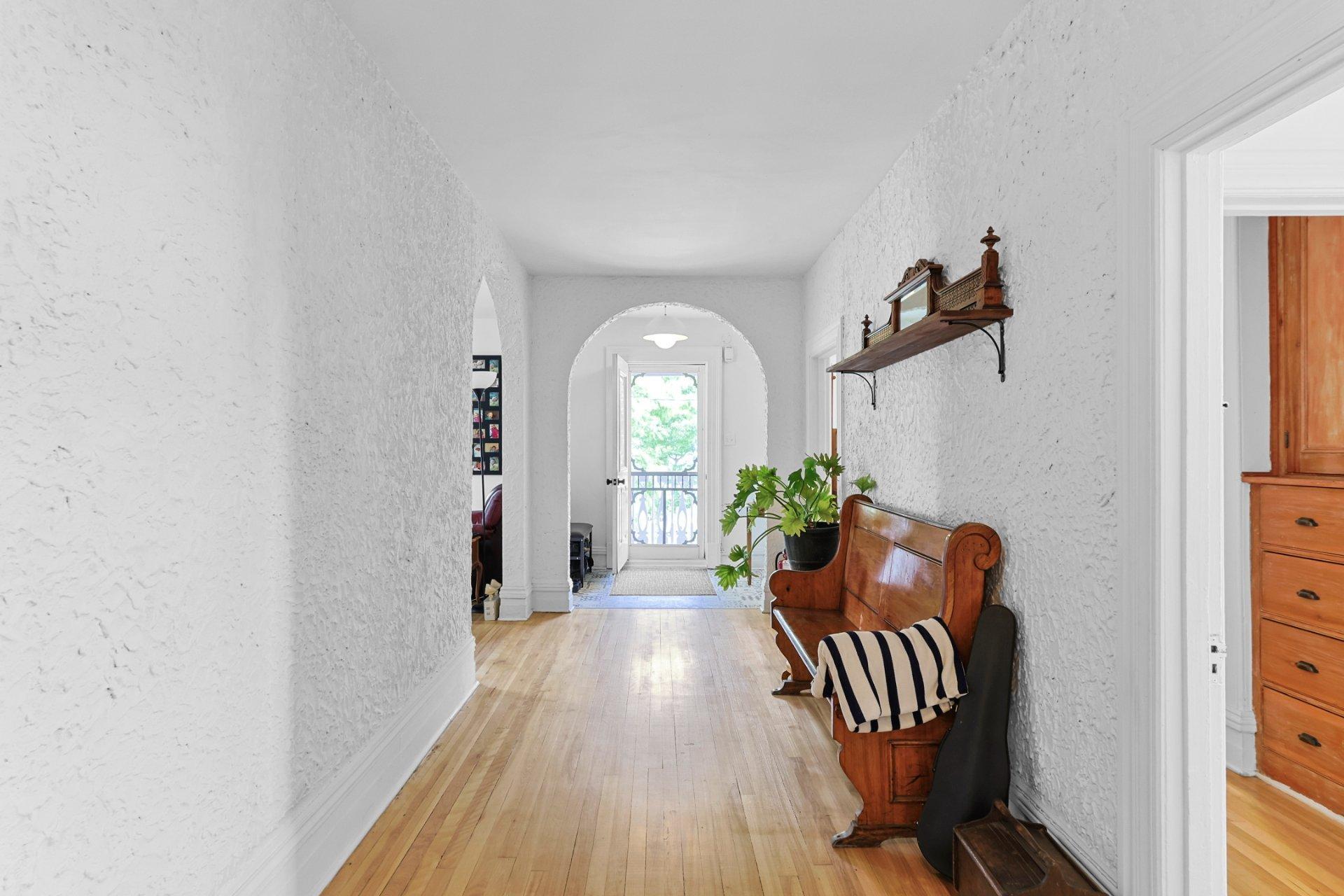 









64A


Rue St-Laurent

,
Beauharnois,




QC
J6N1V5

