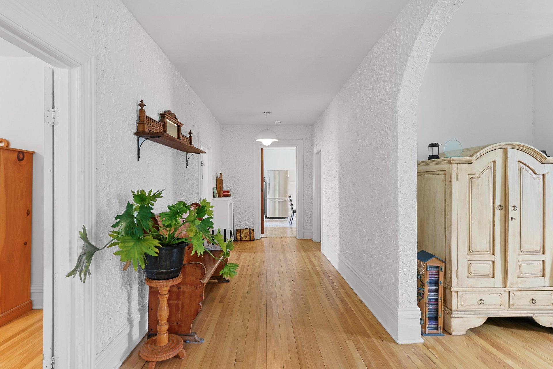 









64A


Rue St-Laurent

,
Beauharnois,




QC
J6N1V5

