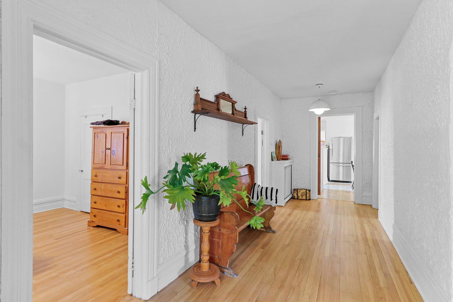 









64A


Rue St-Laurent

,
Beauharnois,




QC
J6N1V5

