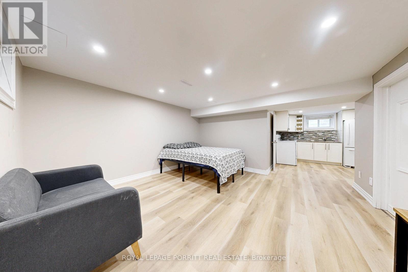 












C - 73 GORT AVENUE

,
Toronto,




Ontario
M8W3Y9

