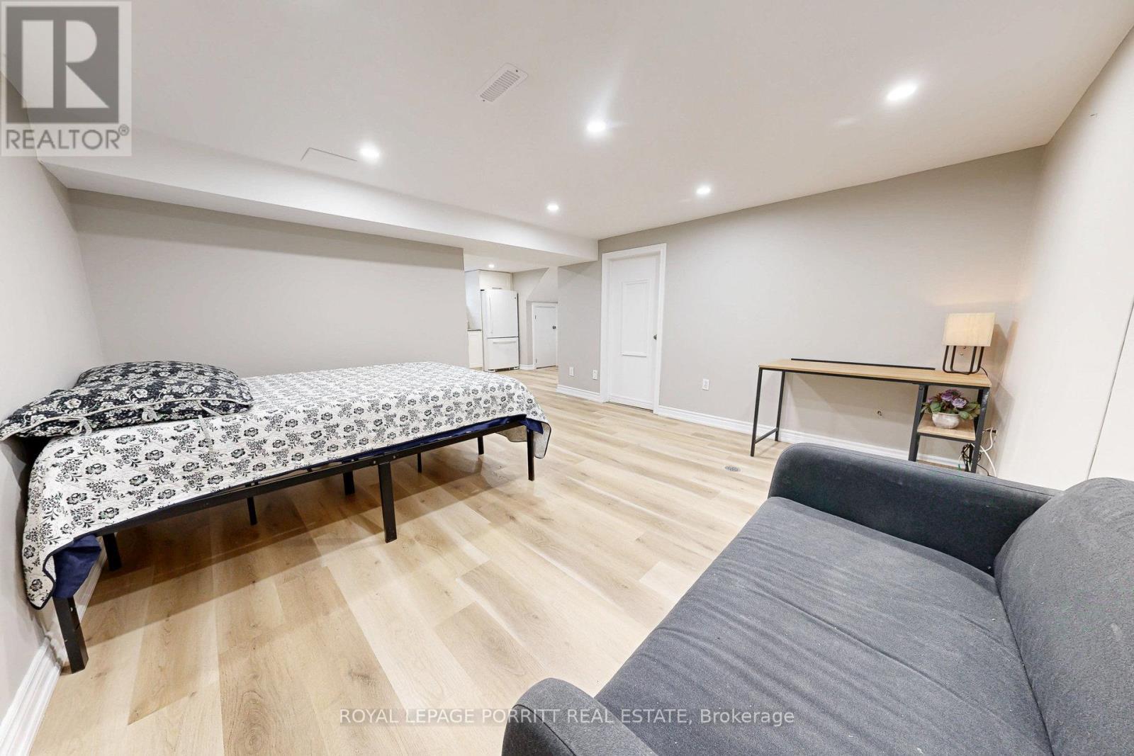 












C - 73 GORT AVENUE

,
Toronto,




Ontario
M8W3Y9

