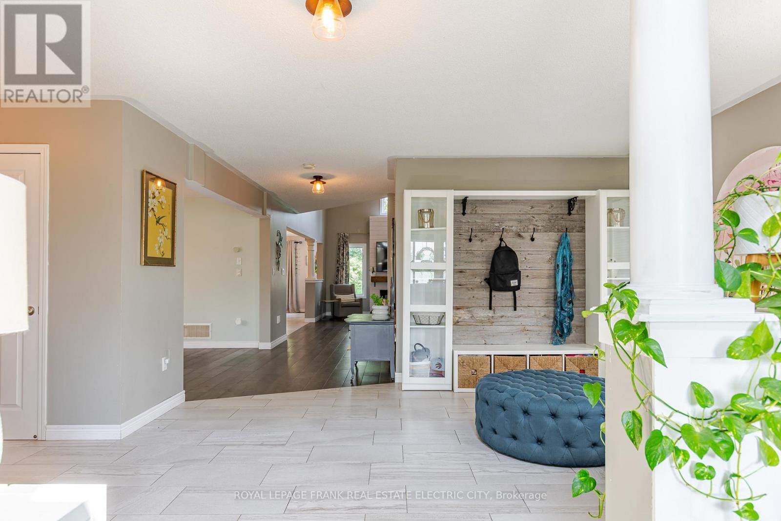 












664 TULLY CRESCENT

,
Peterborough West (North),




Ontario
K9K0A9

