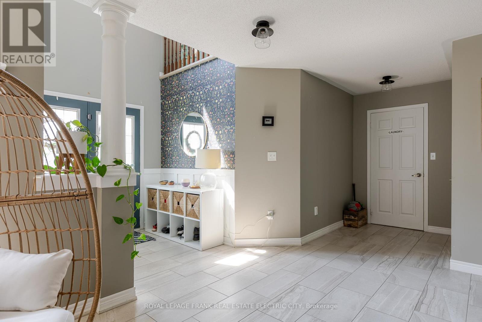 












664 TULLY CRESCENT

,
Peterborough West (North),




Ontario
K9K0A9

