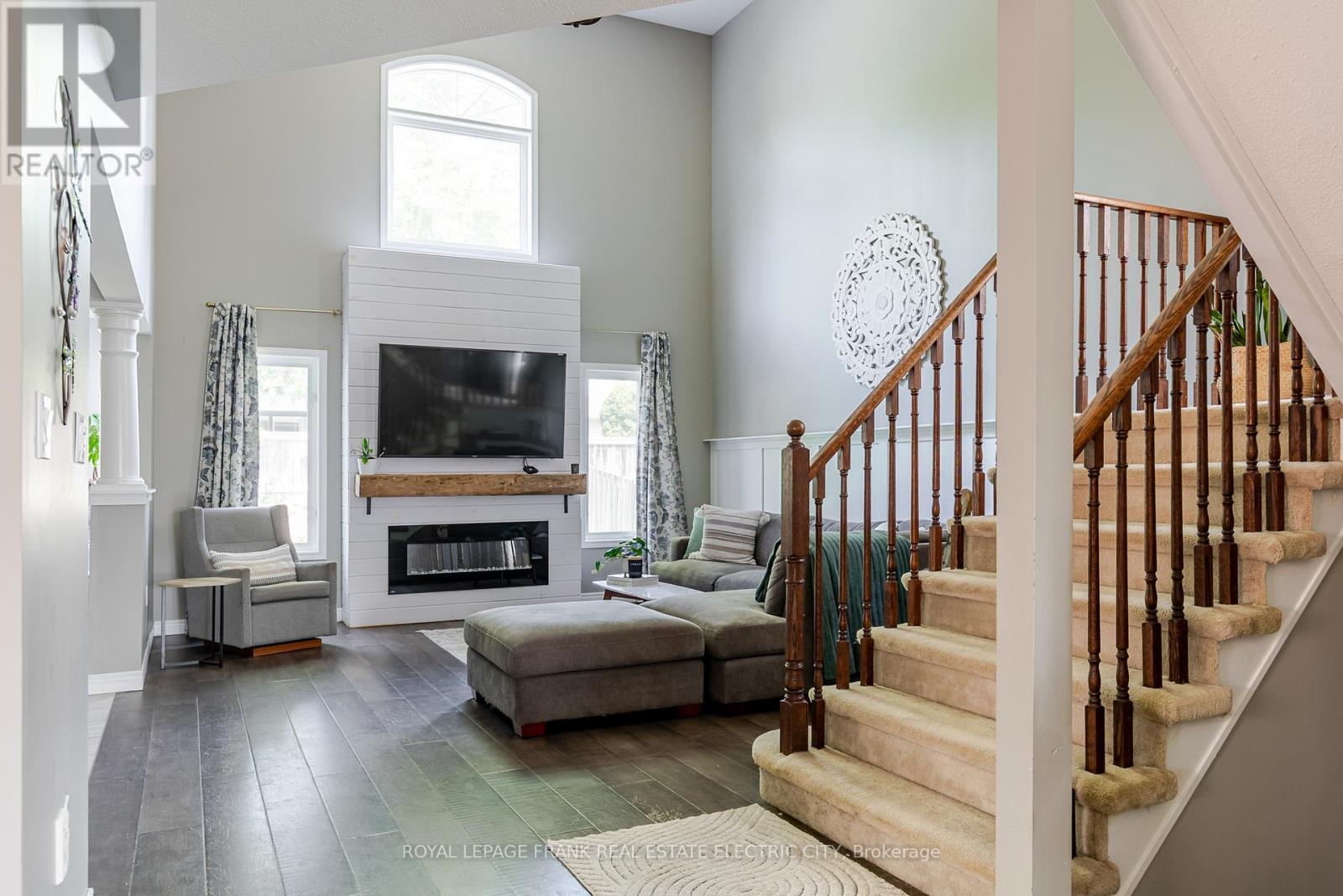 












664 TULLY CRESCENT

,
Peterborough West (North),




Ontario
K9K0A9

