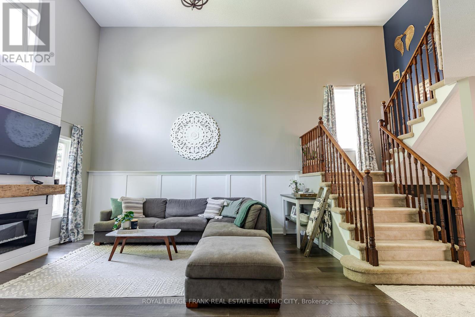 












664 TULLY CRESCENT

,
Peterborough West (North),




Ontario
K9K0A9

