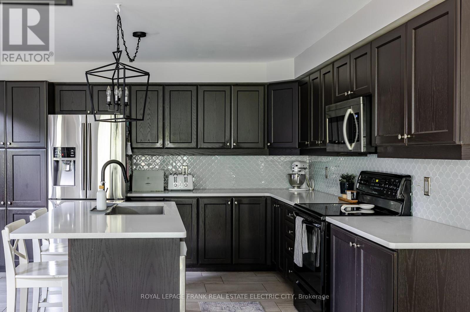 












664 TULLY CRESCENT

,
Peterborough West (North),




Ontario
K9K0A9

