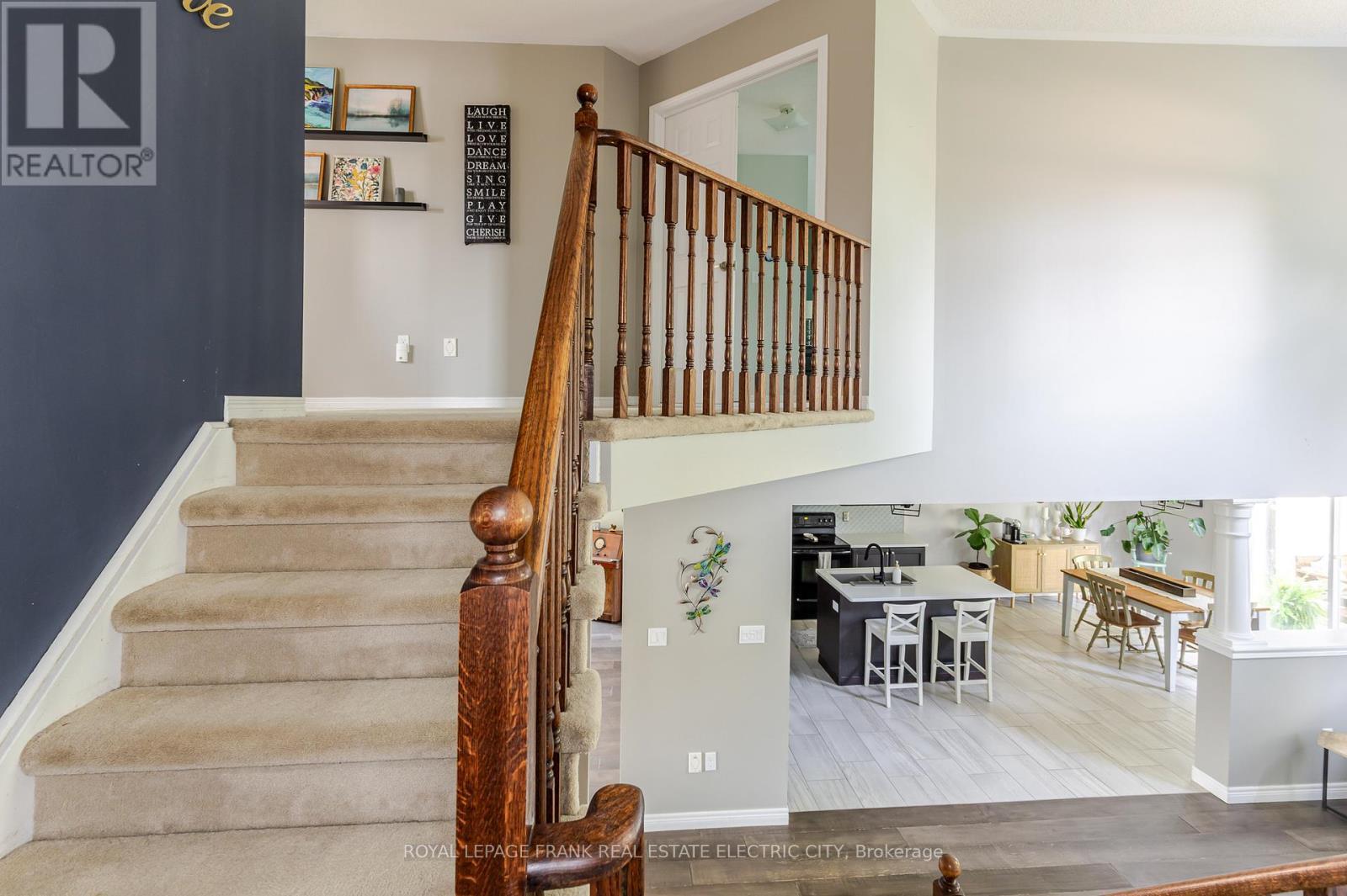 












664 TULLY CRESCENT

,
Peterborough West (North),




Ontario
K9K0A9

