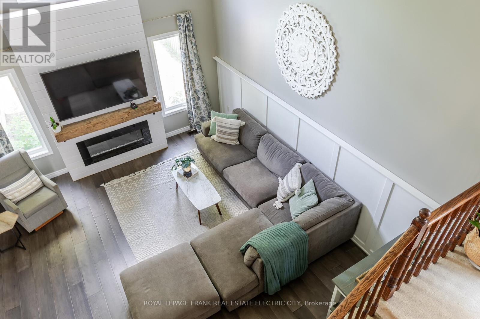 












664 TULLY CRESCENT

,
Peterborough West (North),




Ontario
K9K0A9

