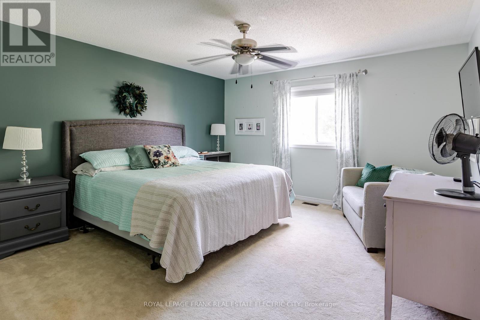 












664 TULLY CRESCENT

,
Peterborough West (North),




Ontario
K9K0A9

