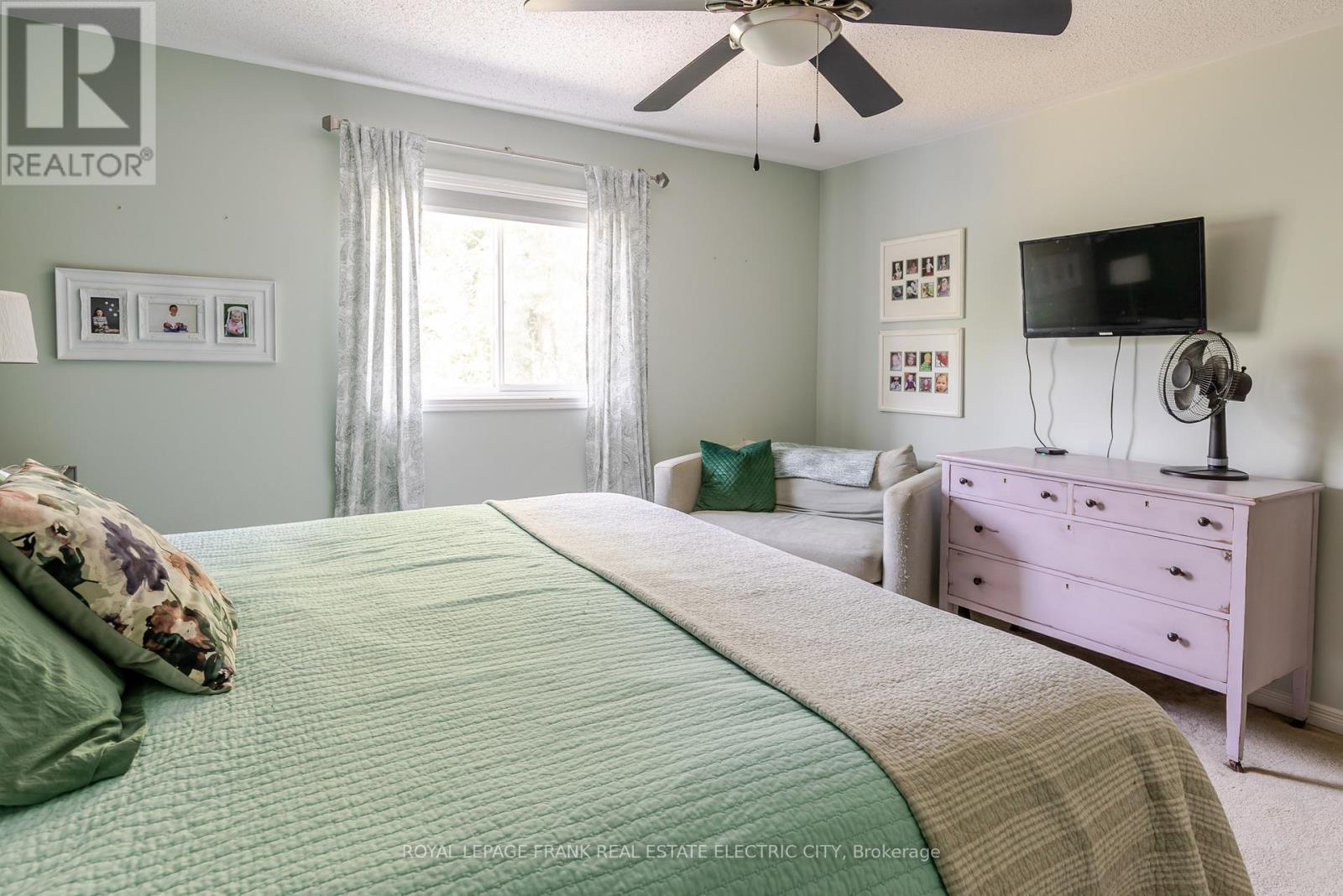












664 TULLY CRESCENT

,
Peterborough West (North),




Ontario
K9K0A9

