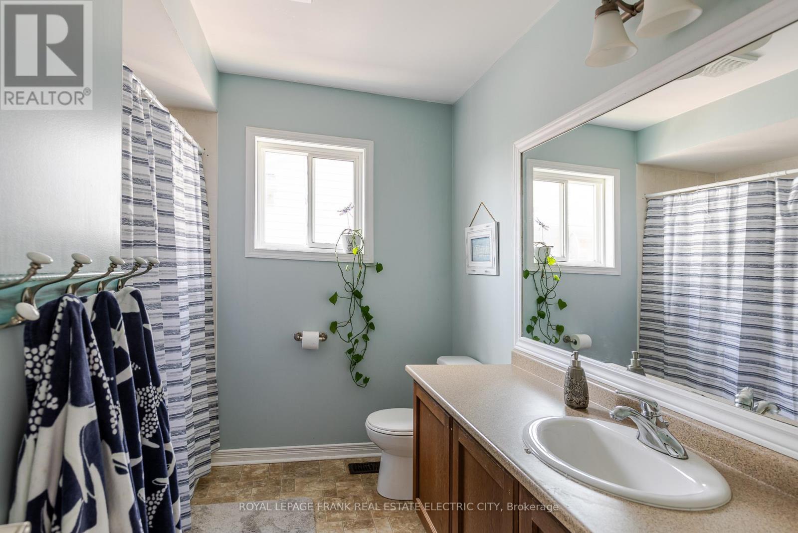 












664 TULLY CRESCENT

,
Peterborough West (North),




Ontario
K9K0A9


