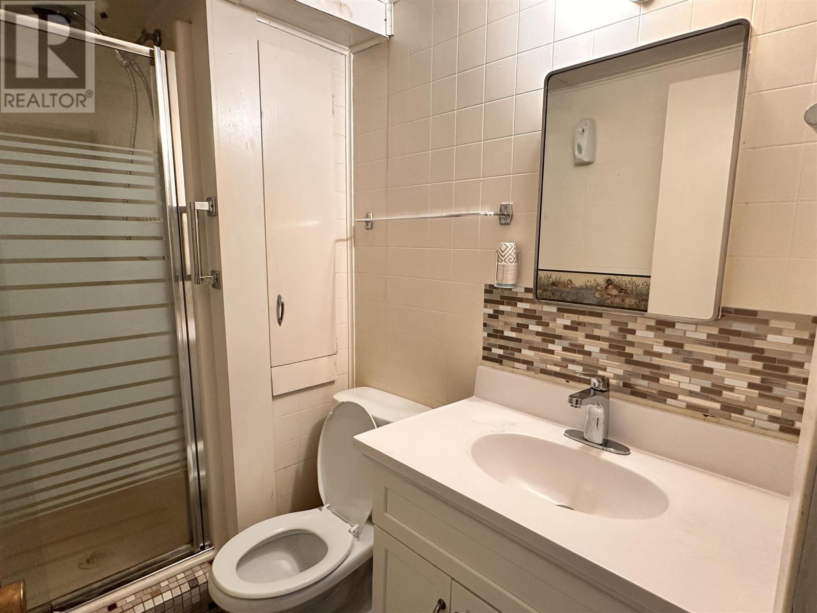 












60 Central AVE

,
Elliot Lake,




Ontario
P5A2G1

