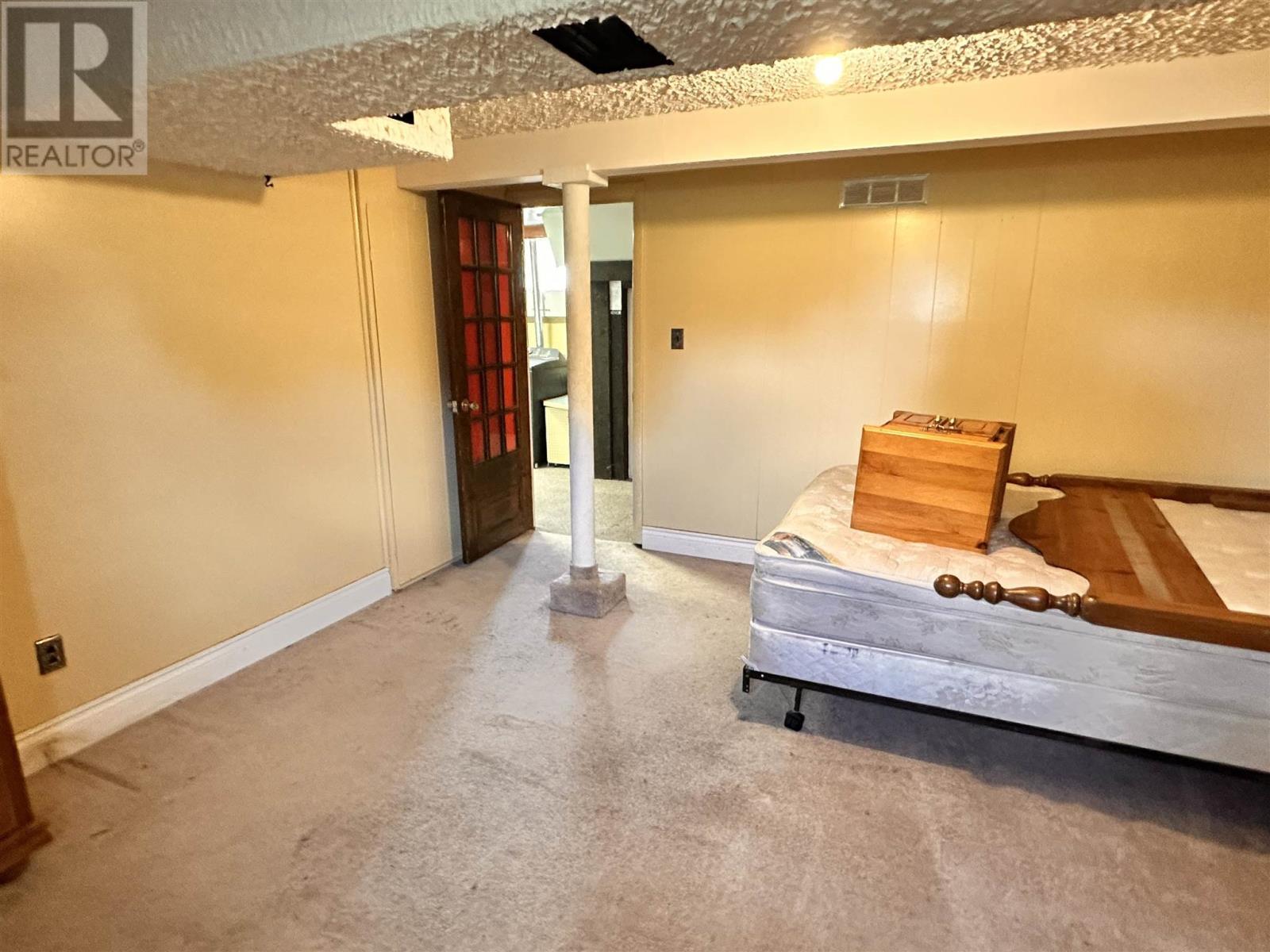 












60 Central AVE

,
Elliot Lake,




Ontario
P5A2G1

