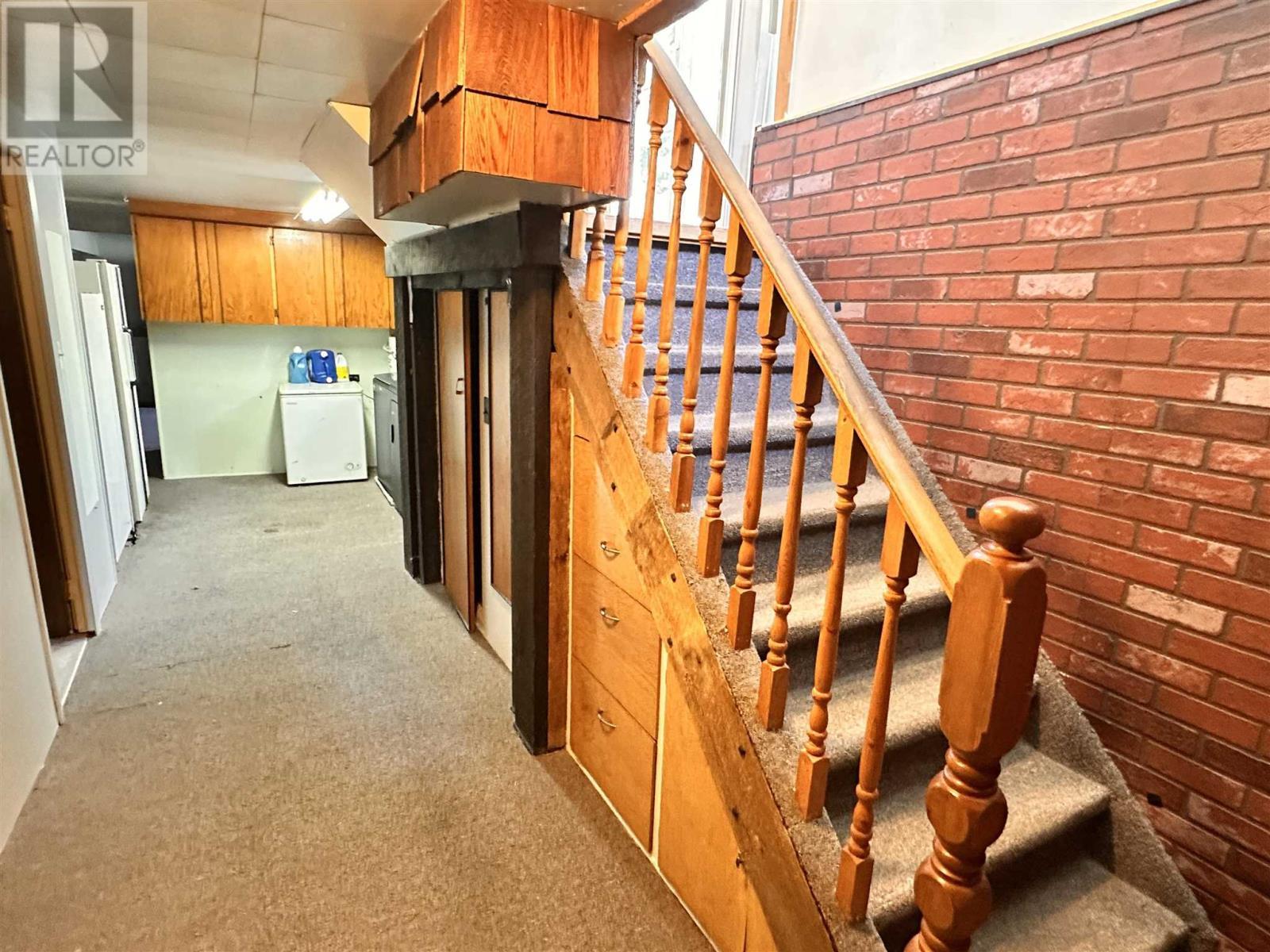 












60 Central AVE

,
Elliot Lake,




Ontario
P5A2G1

