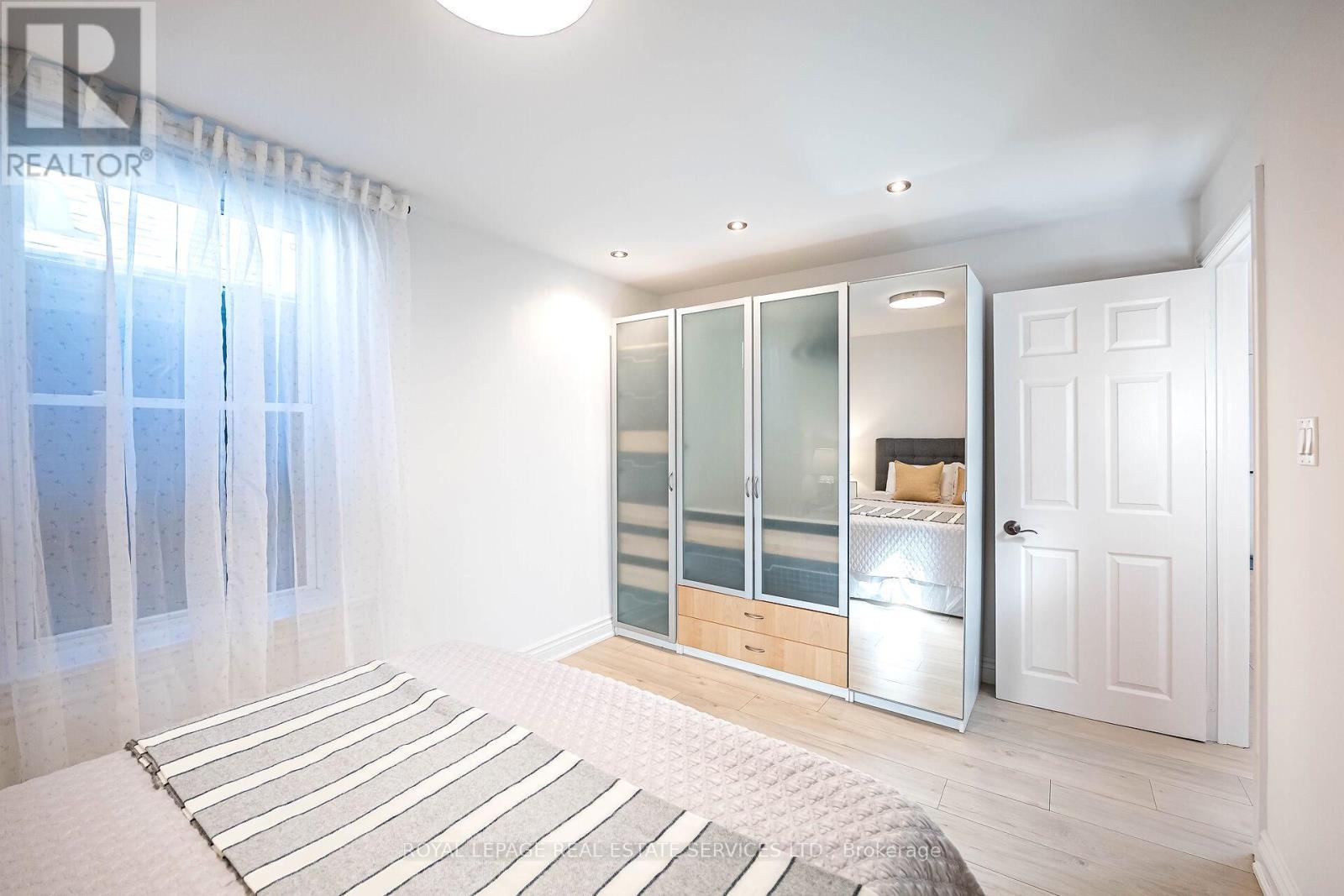 












48 THIRTEENTH STREET

,
Toronto,




Ontario
M8V3H4

