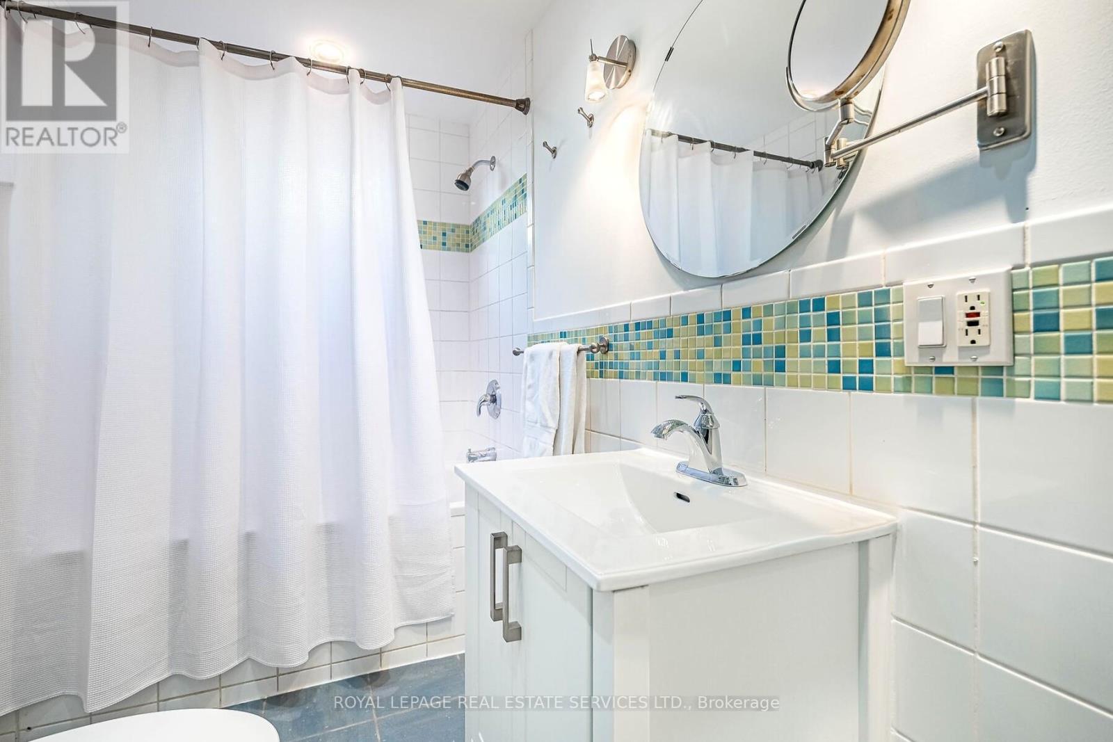 












48 THIRTEENTH STREET

,
Toronto,




Ontario
M8V3H4

