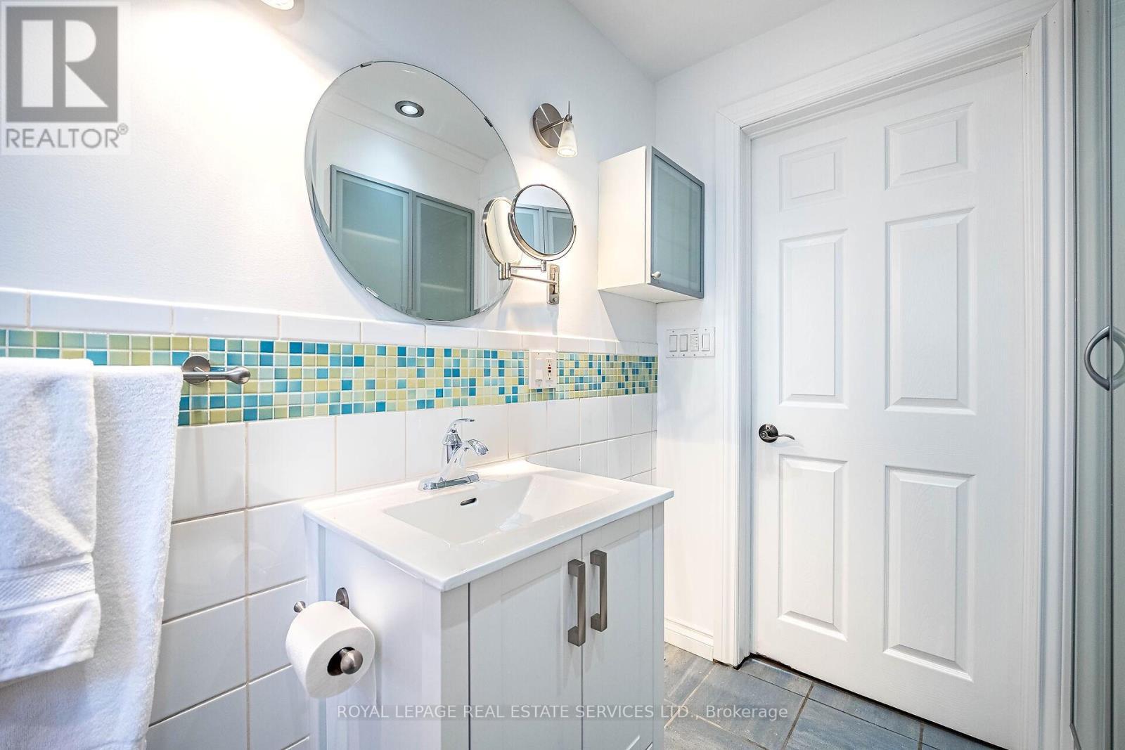 












48 THIRTEENTH STREET

,
Toronto,




Ontario
M8V3H4

