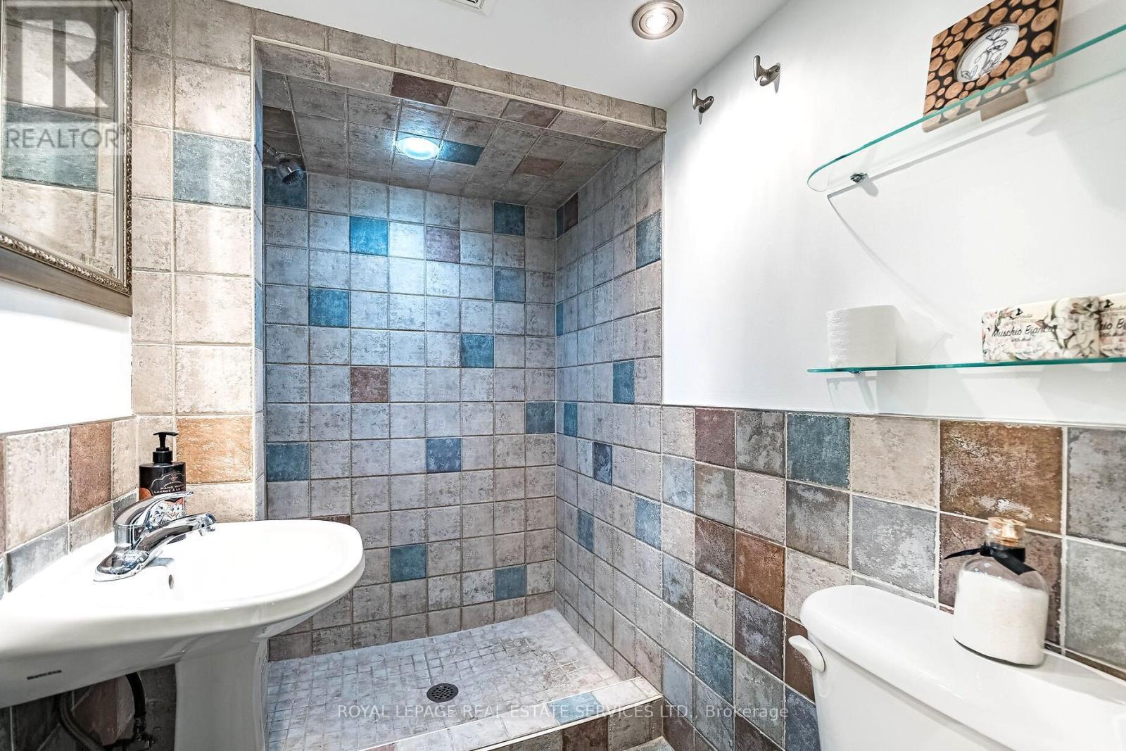 












48 THIRTEENTH STREET

,
Toronto,




Ontario
M8V3H4

