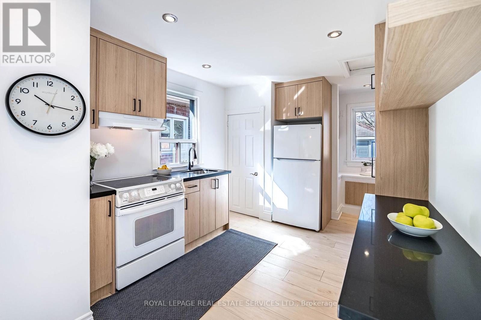 












48 THIRTEENTH STREET

,
Toronto,




Ontario
M8V3H4

