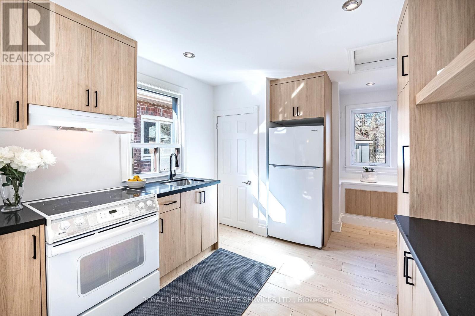 












48 THIRTEENTH STREET

,
Toronto,




Ontario
M8V3H4

