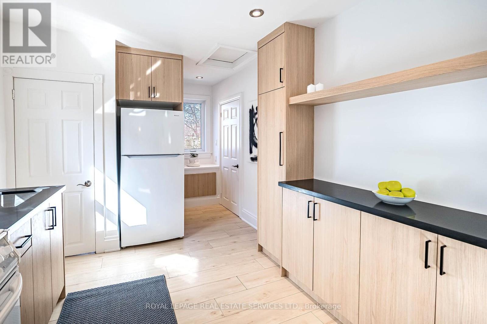 












48 THIRTEENTH STREET

,
Toronto,




Ontario
M8V3H4

