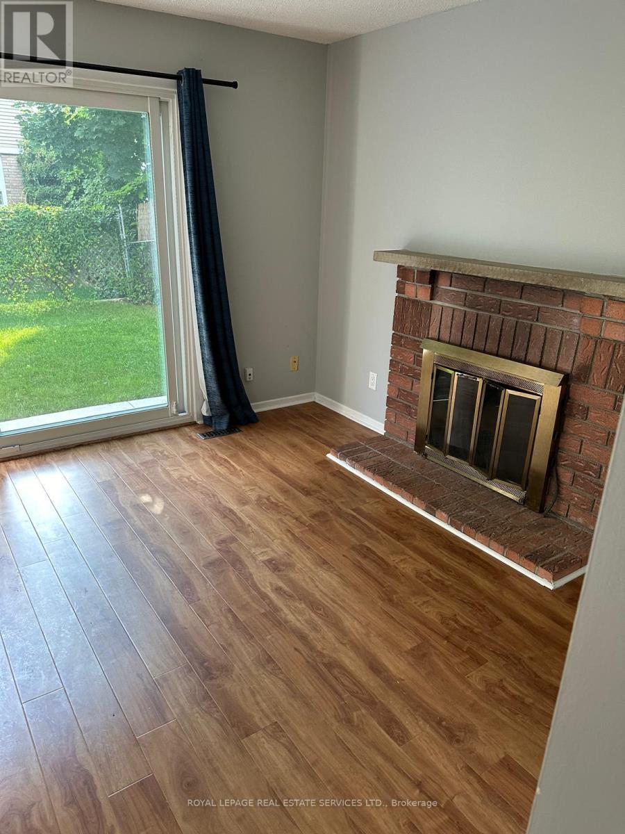 












LOWER - 665 COWAN CIRCLE

,
Pickering,




Ontario
L1W3K6

