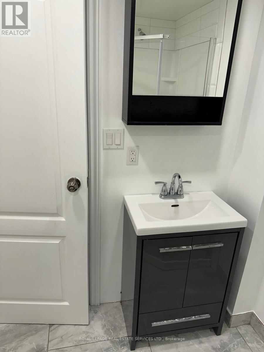 












LOWER - 665 COWAN CIRCLE

,
Pickering,




Ontario
L1W3K6

