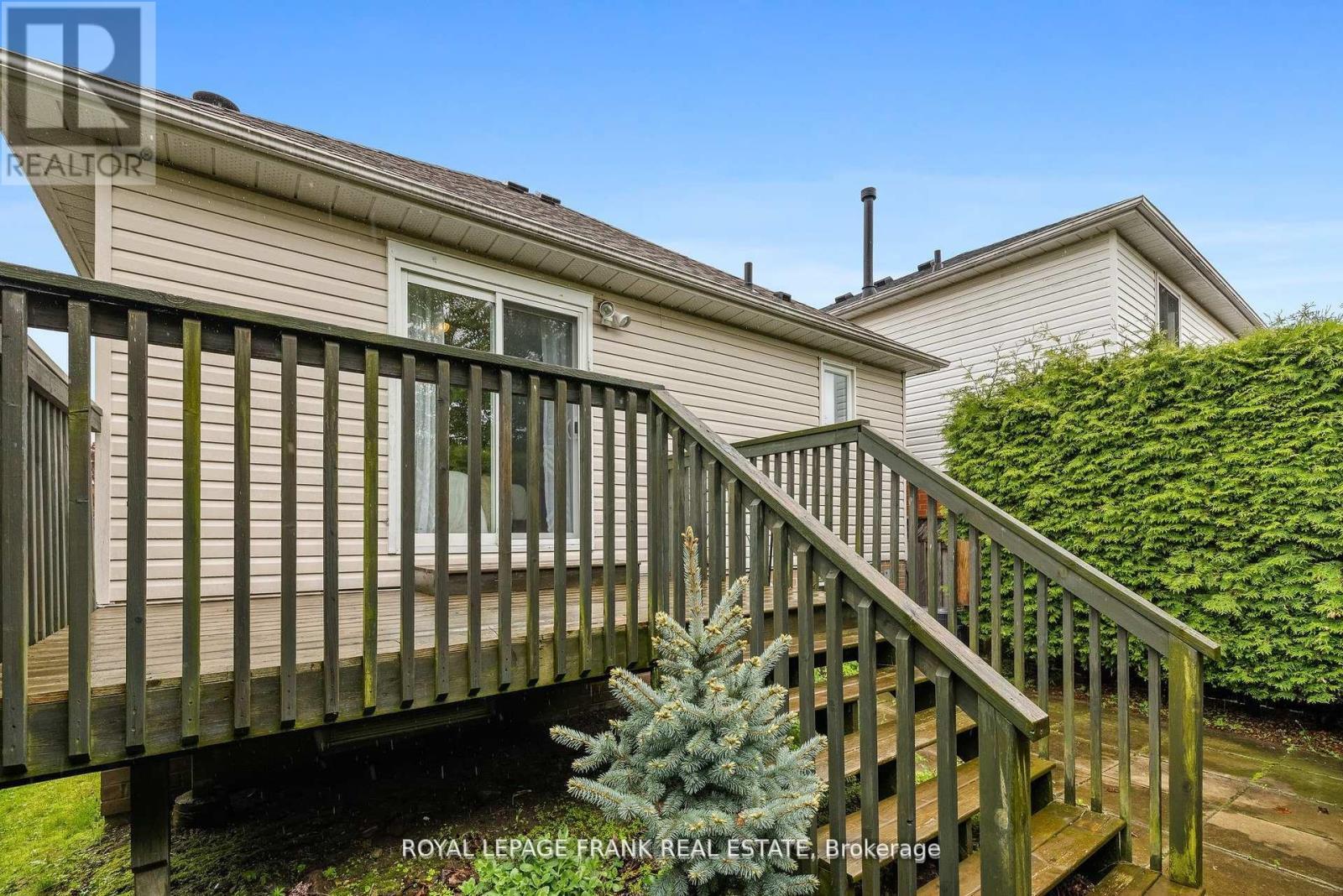 












95 CHAMPINE SQUARE

,
Clarington (Bowmanville),




Ontario
L1C4V9

