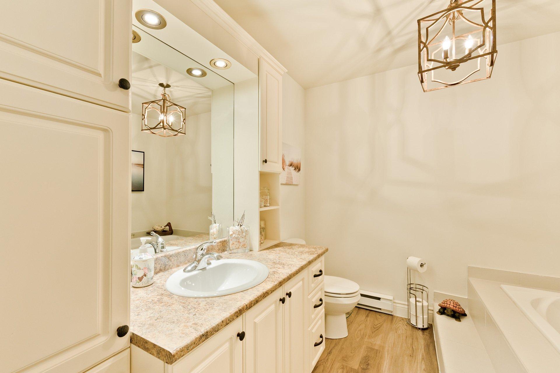









360


Rue Langlois

,
Magog,




QC
J1X5L1

