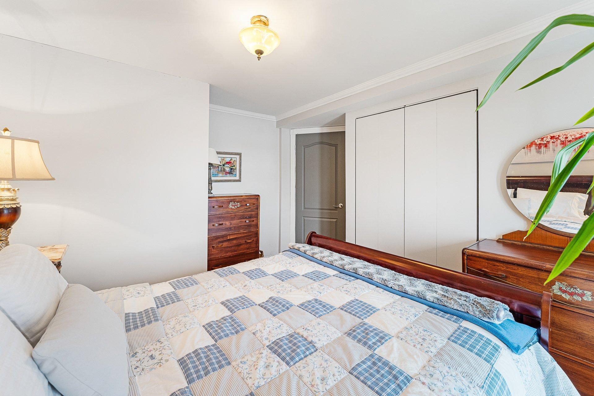 









1233Z

 - 1235Z


Rue du Sud

,
Cowansville,




QC
J2K2Y9


