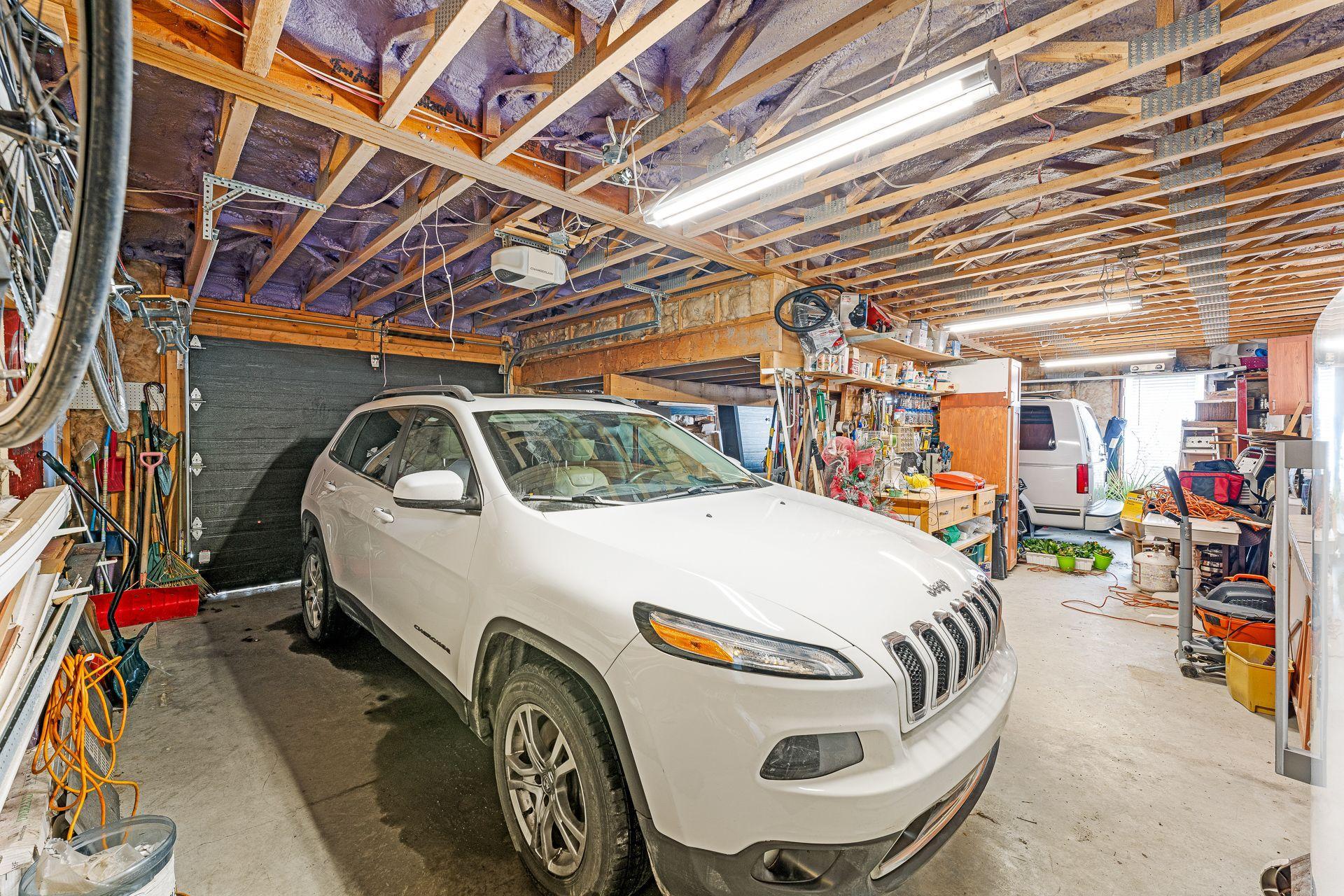 









1233Z

 - 1235Z


Rue du Sud

,
Cowansville,




QC
J2K2Y9

